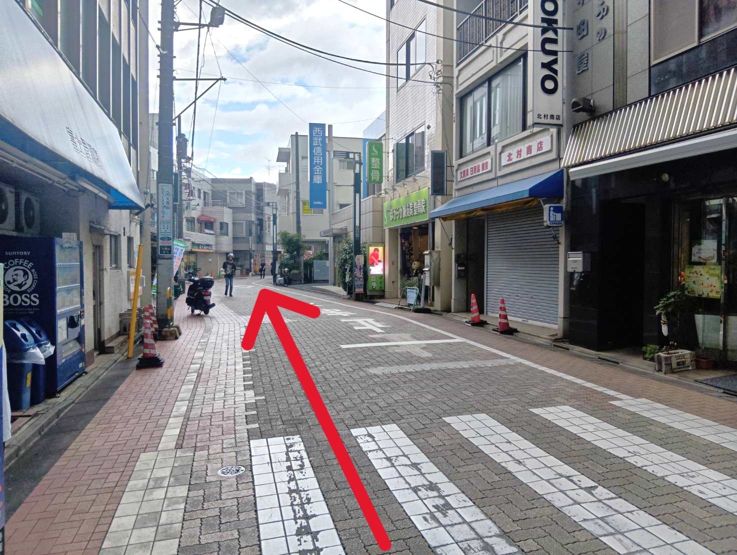 道なりに進みます