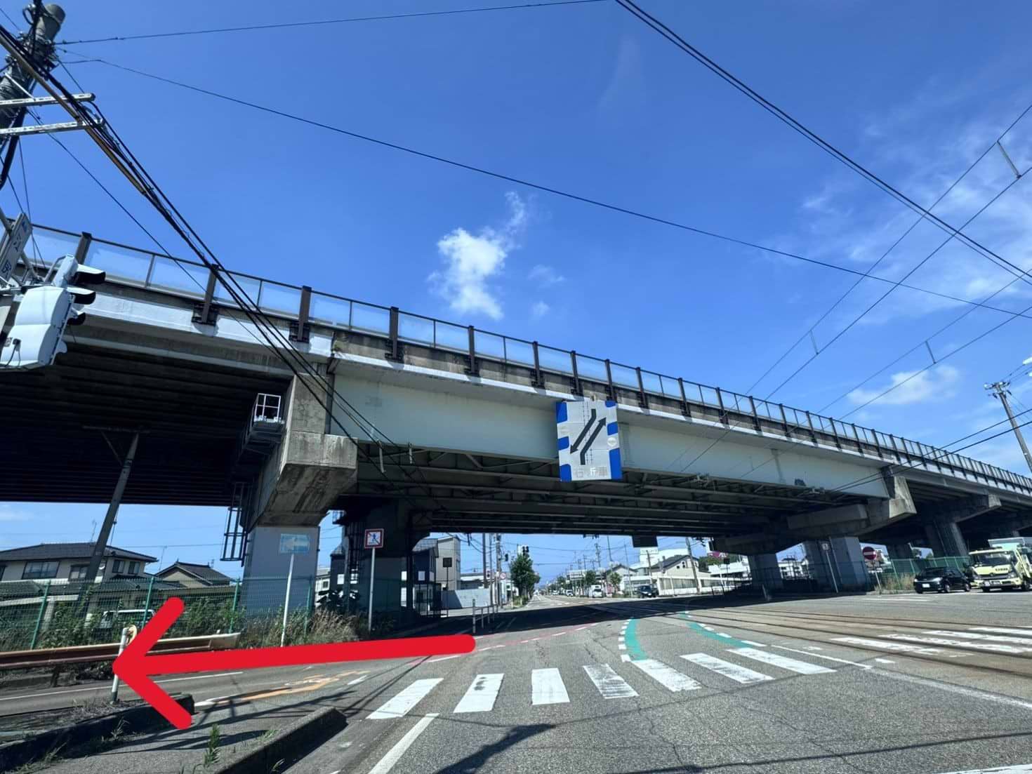 江尻交差点を直進します