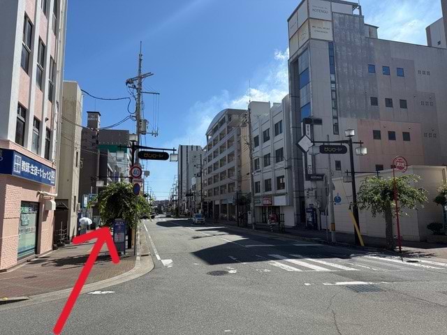 サンロードを南西方向に250ｍほど直進します