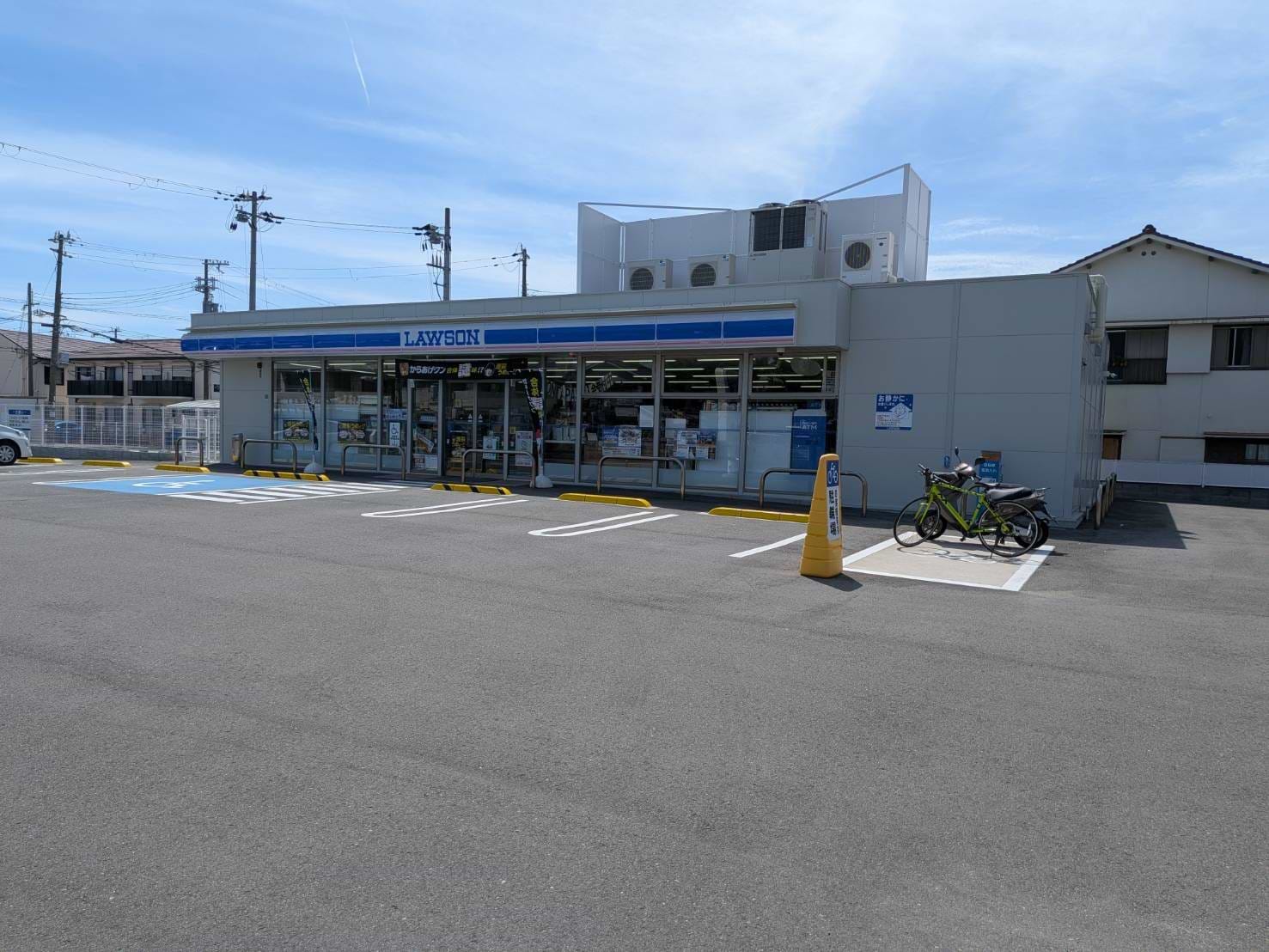 ローソン 和歌浦東二丁目店の隣に当店がございます