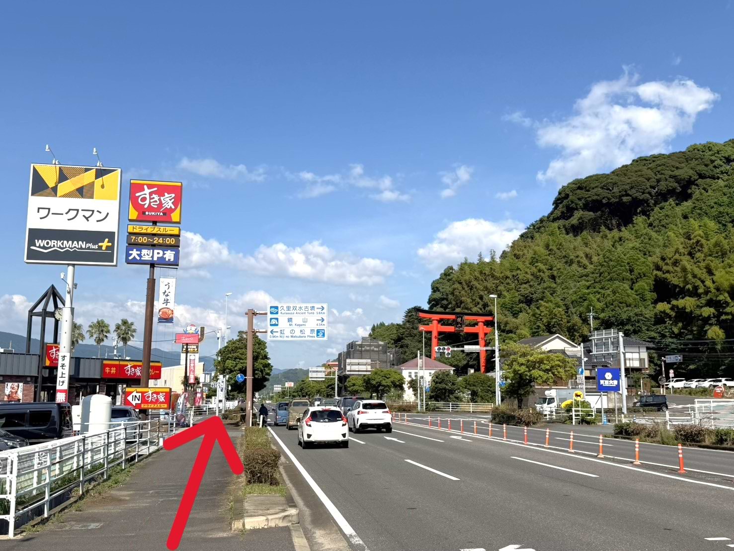 ワークマンプラス 唐津店を左手に見て、次の唐津赤水交差点を右折します
