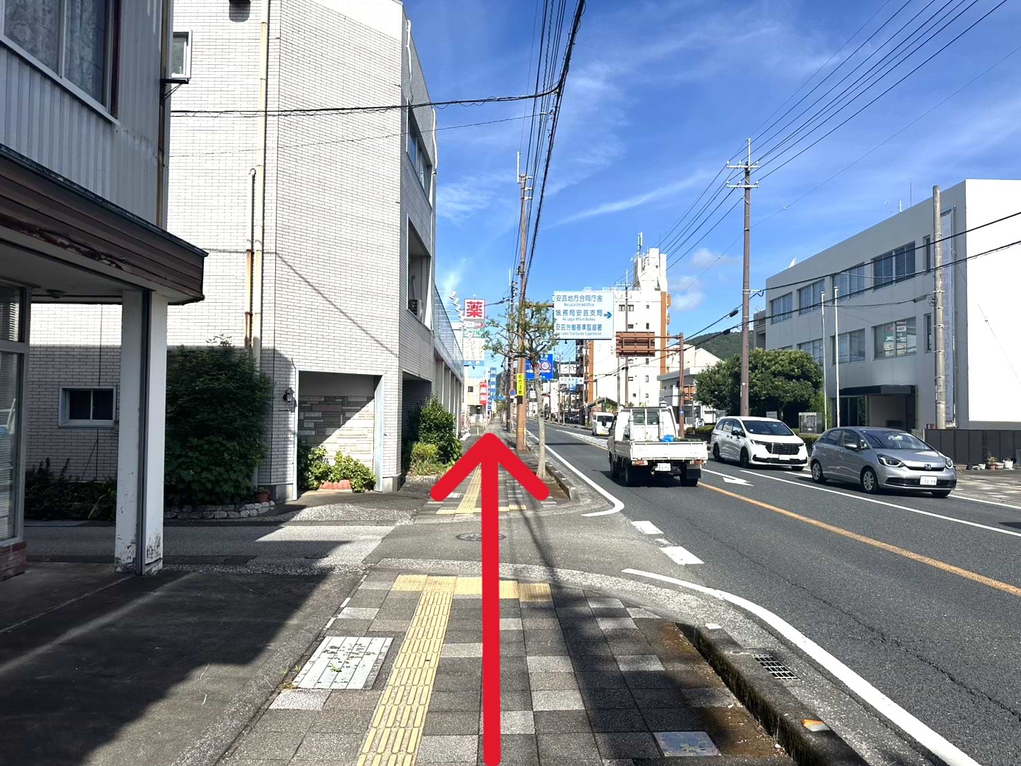 そのまま道なりに400ｍほど直進します