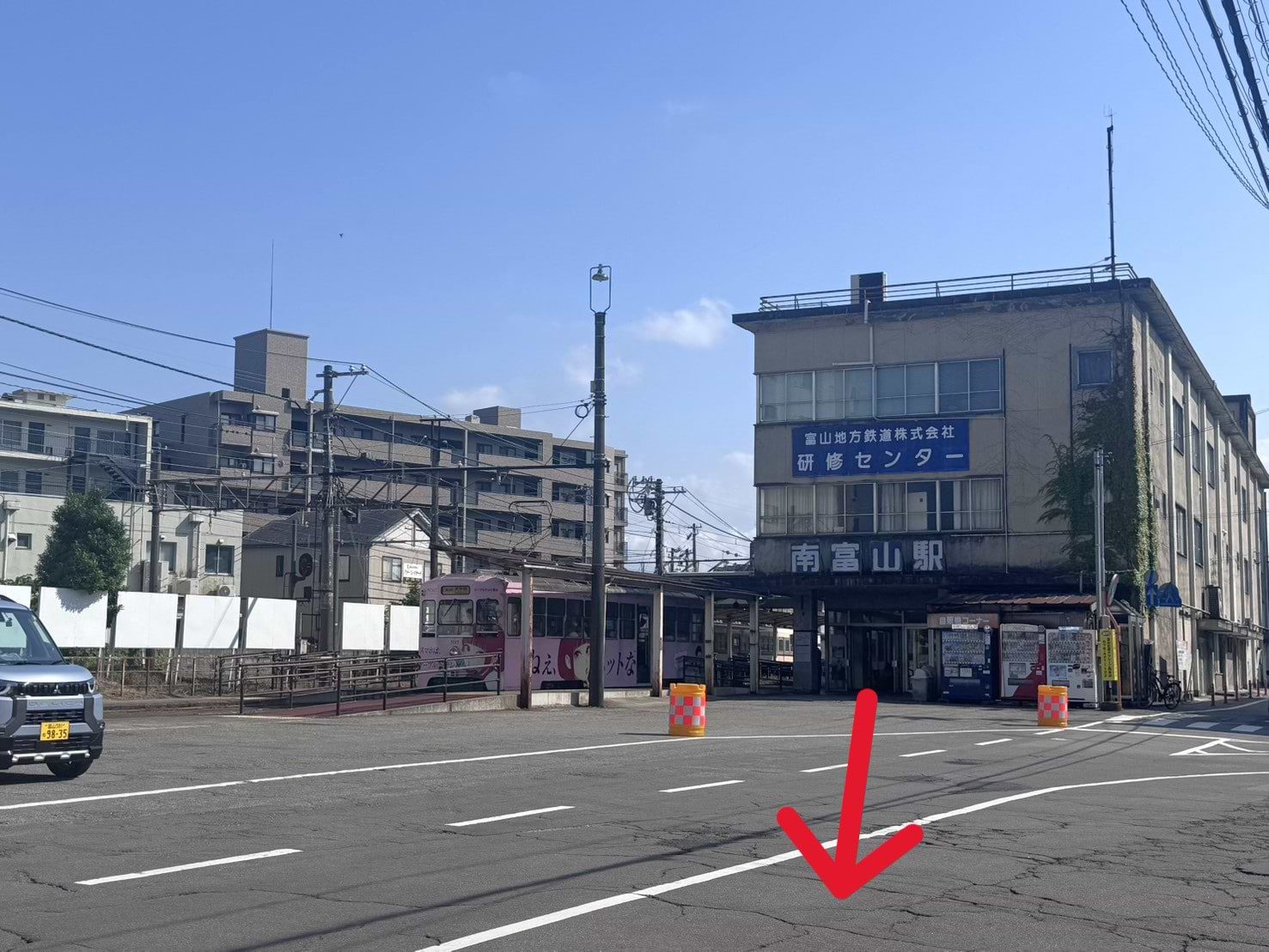 南富山駅を出てそのまま直進します
