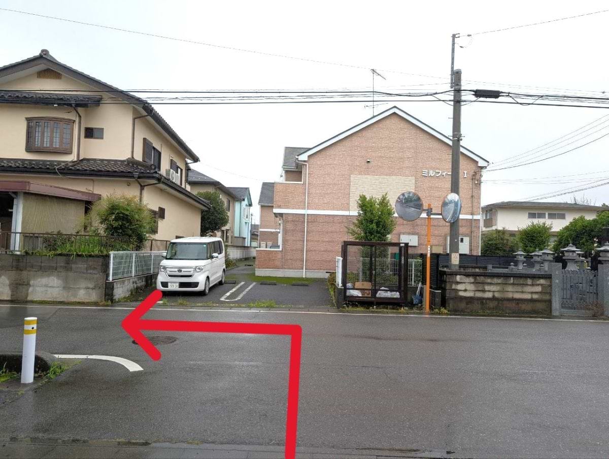突き当たりを左折します