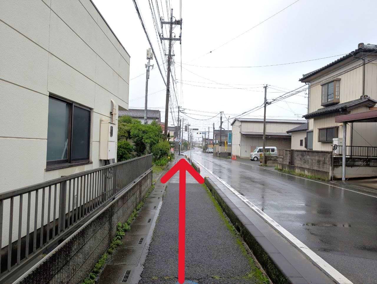 直進します