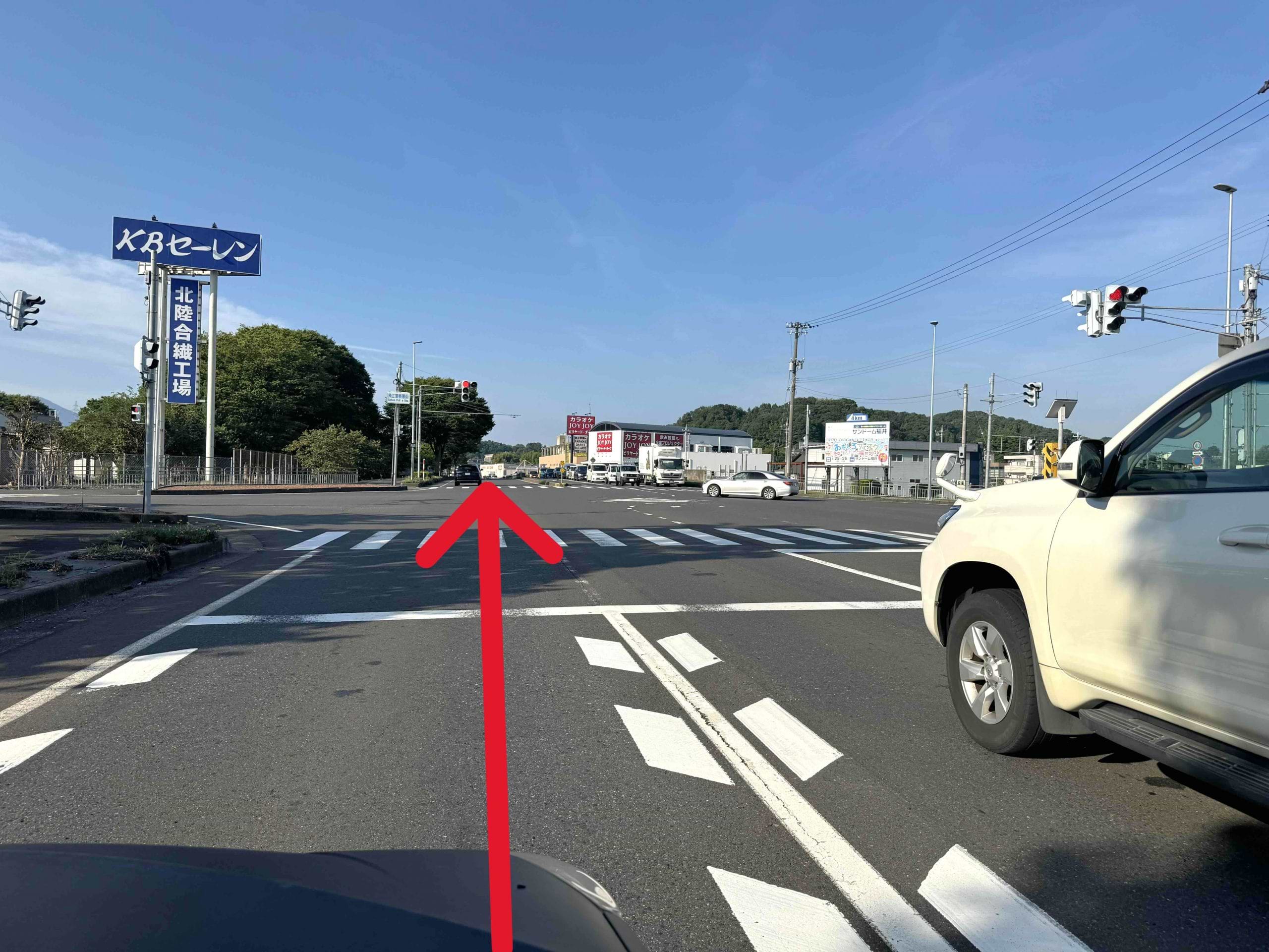 「鯖江警察署前」交差点を通過します