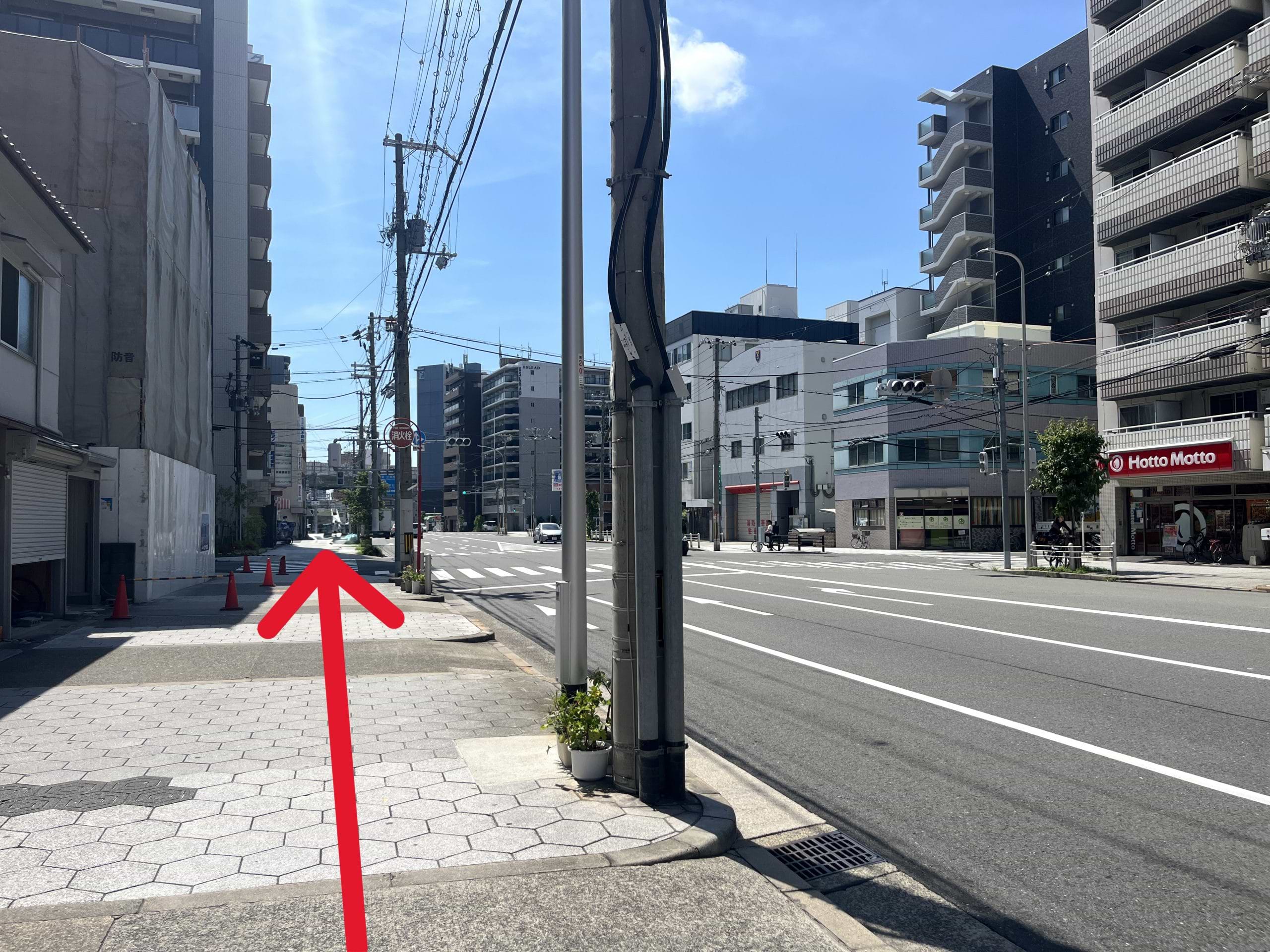 信号を超えて直進します