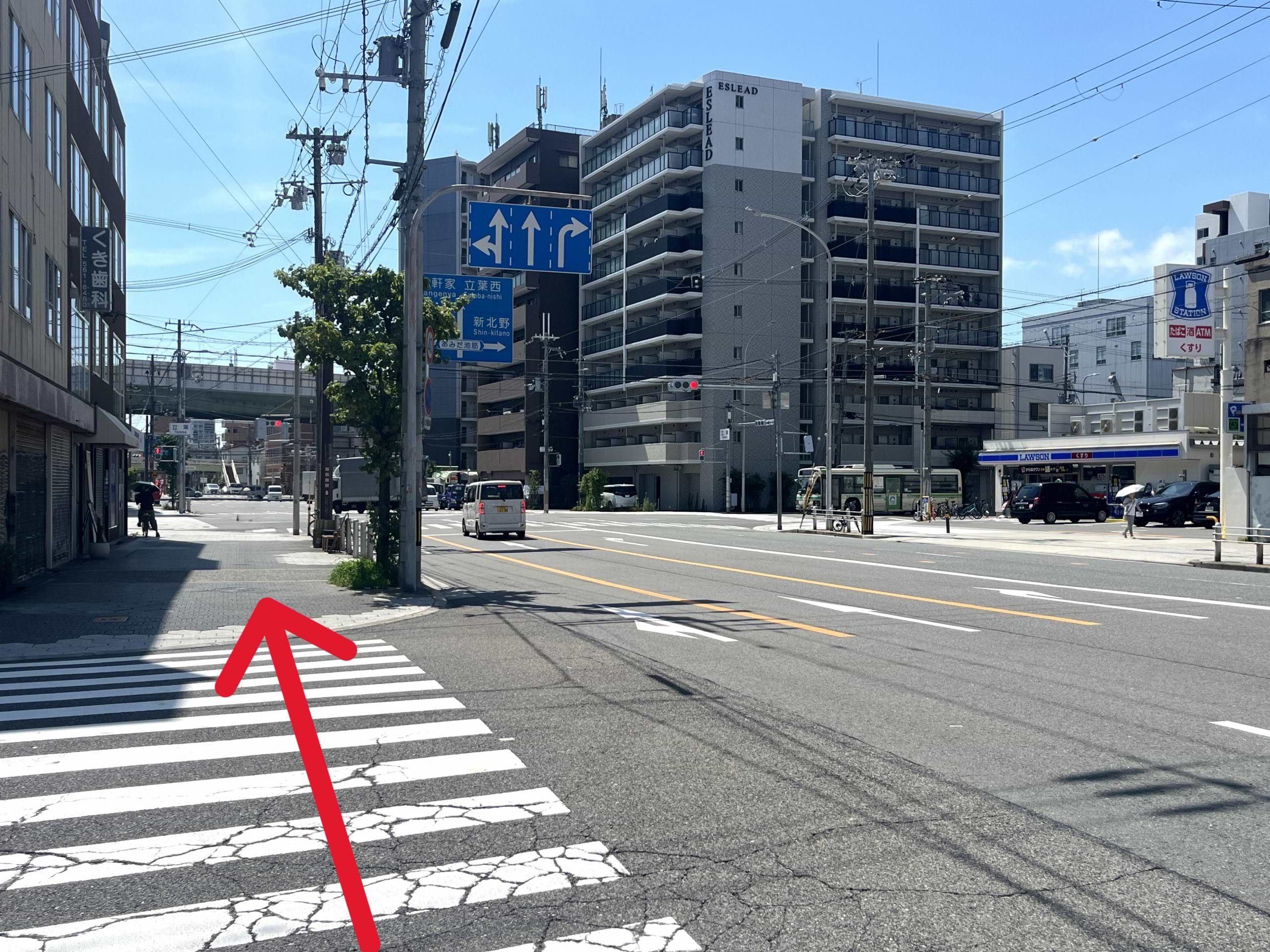 ローソン 桜川二丁目南店の反対側に当店がございます