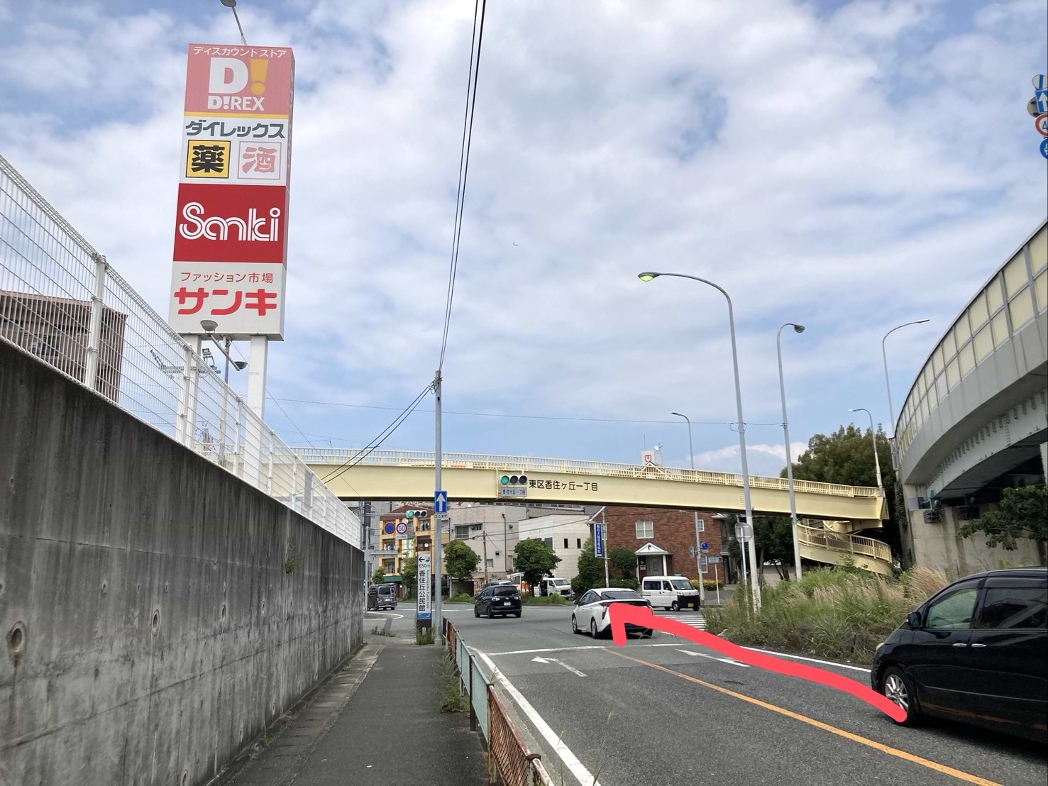 ダイレックス香椎店横（和白通り）より和白方面へ200ｍほど直進すると、左手に当店がございます