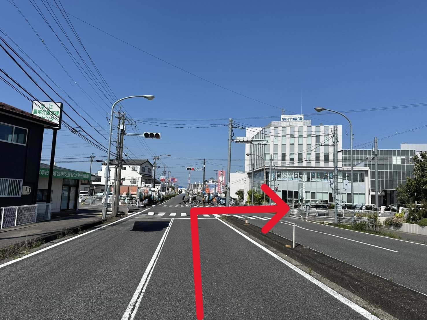 350ｍほど直進し、西鏡島1交差点を右折します