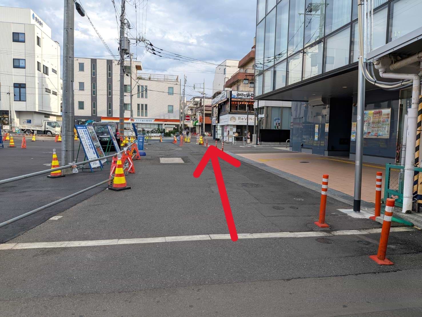 ＪＡ横浜 長津田支店を右手に、少し直進します