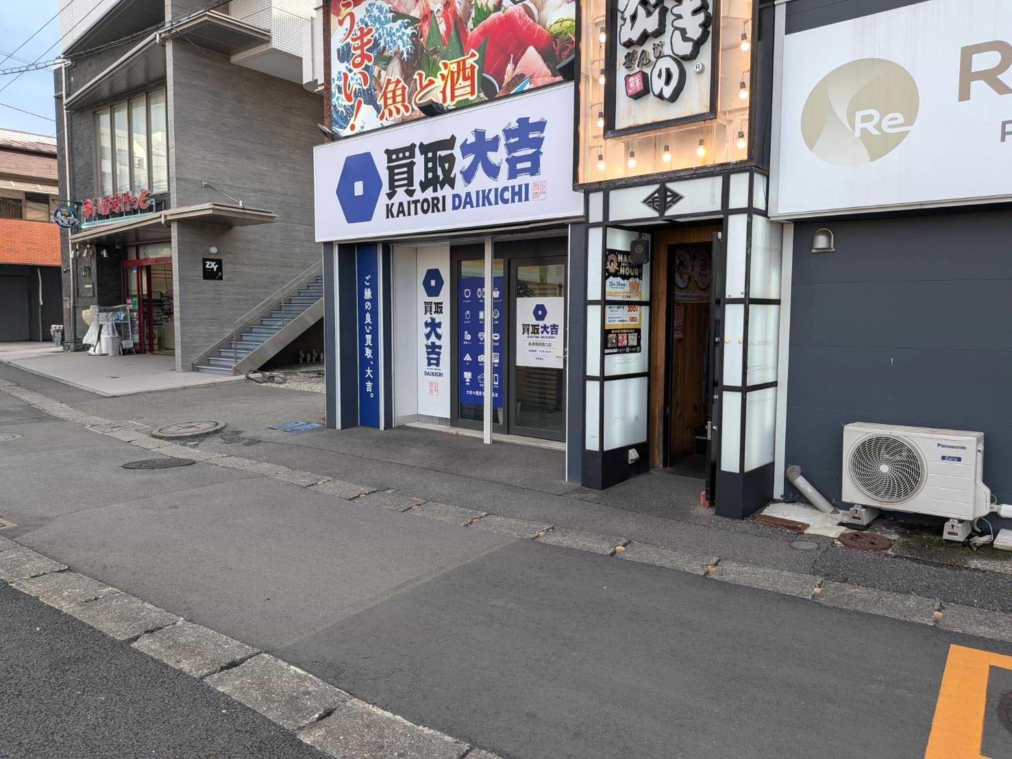 右手側にすぐ当店がございます