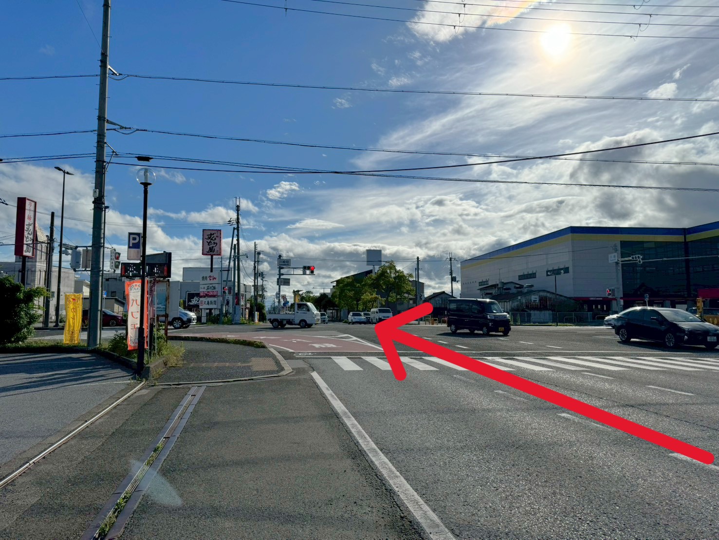 国道8号線　川崎町交差点をそのまま直進します