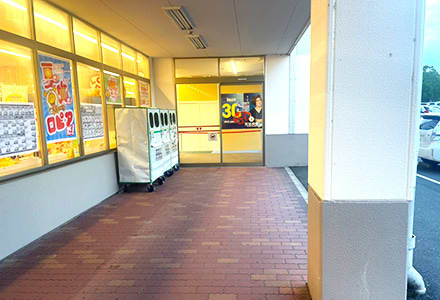 自動ドアより館内に入ります。
