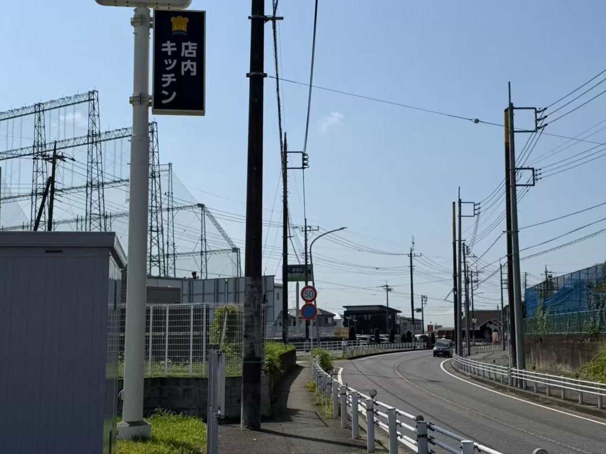 ローソン 松戸梨香台店を通過します