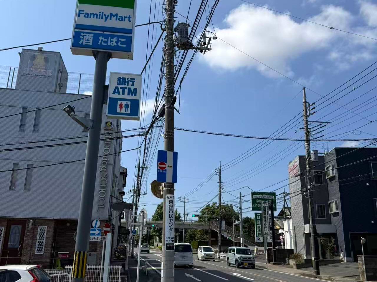 ファミリーマート 松戸梨香台店を通過します