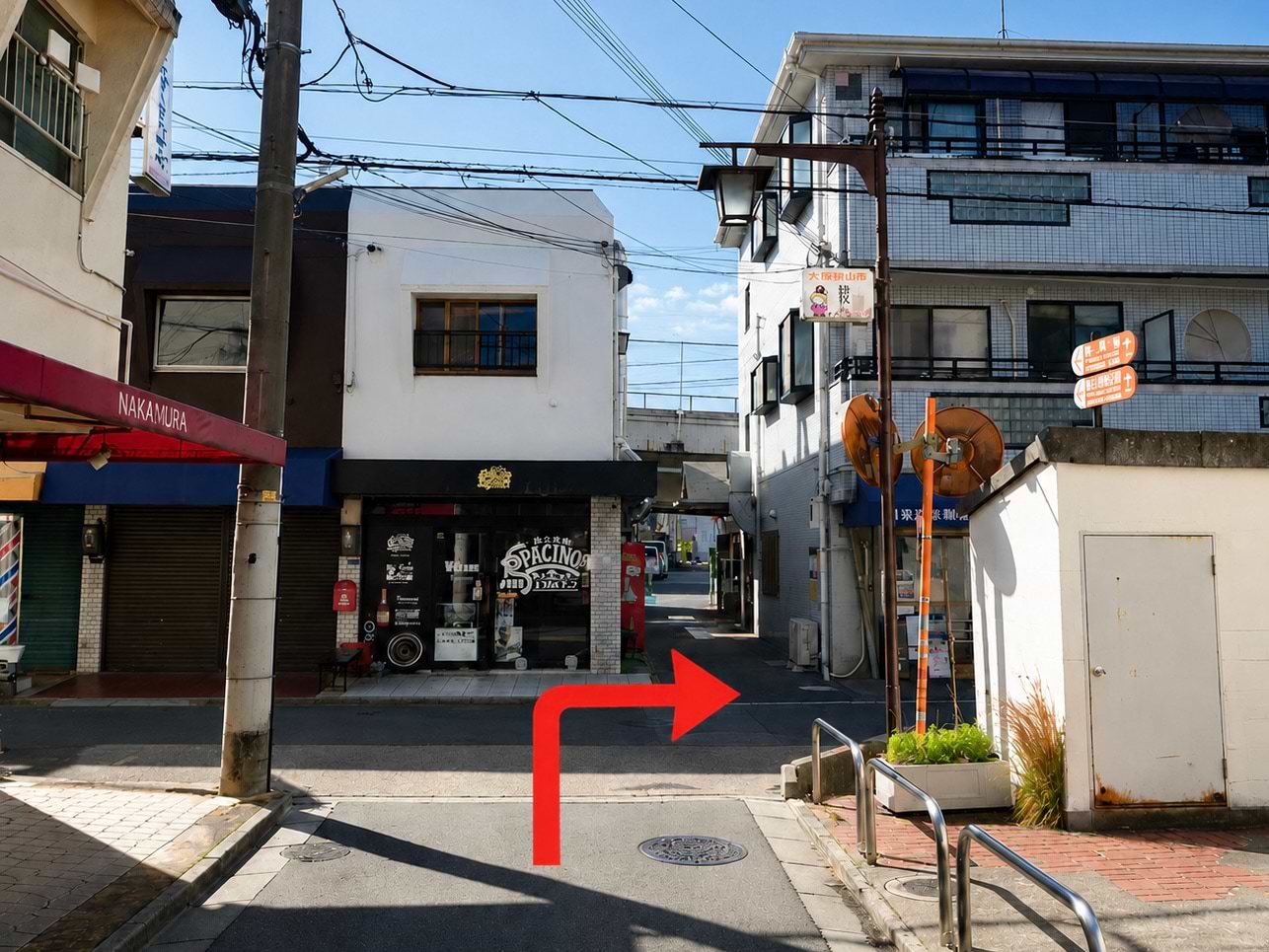 突き当たりを右折します