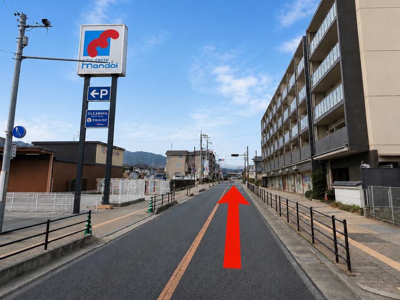 左手に万代法隆寺店が見えてきましたら、向かい側の右手に当店がございます