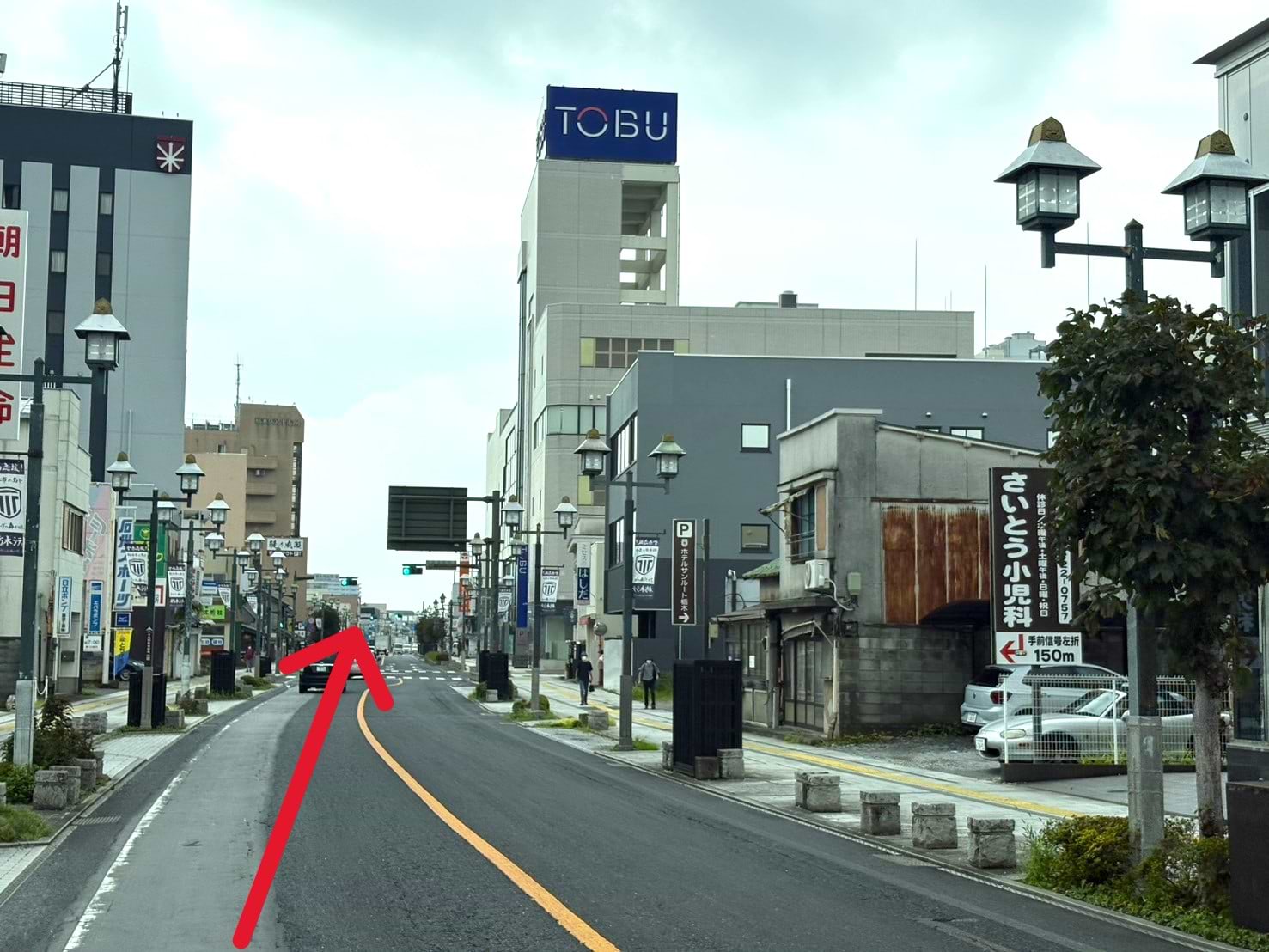 東武宇都宮百貨店 栃木市役所店を右手に、蔵の街大通りを450ｍほど直進します