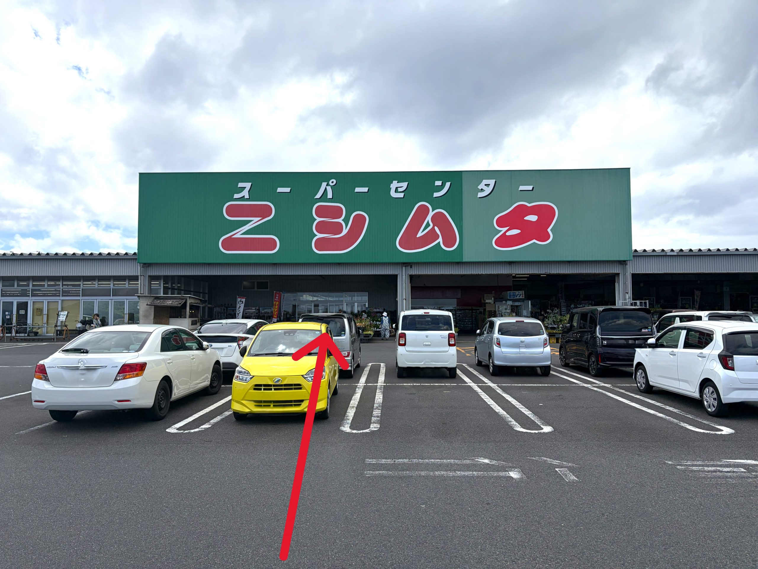 正面入口より館内へ進みます