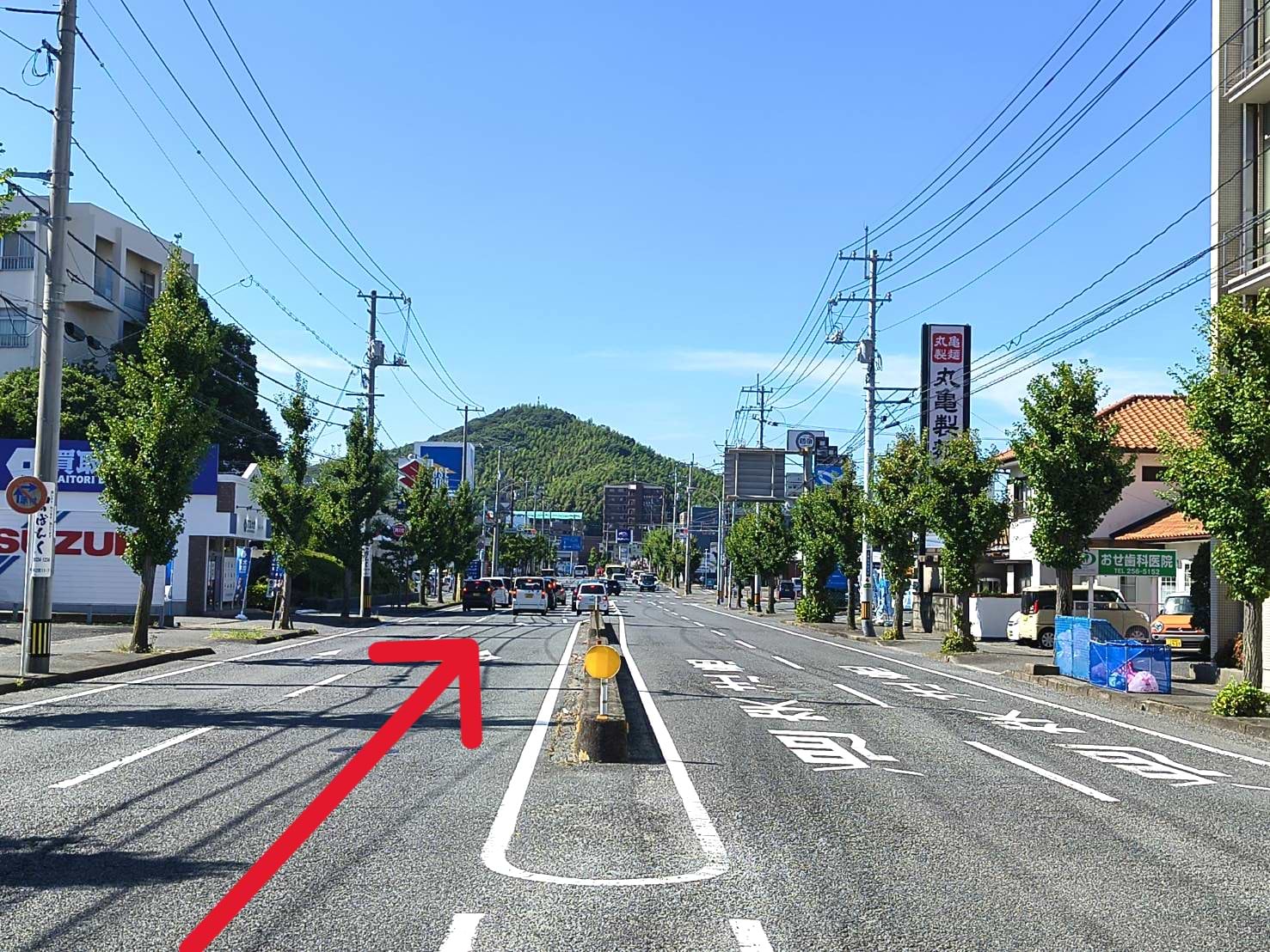 JA山口下関統括本部支所様を右手に直進すると、左手に当店がございます