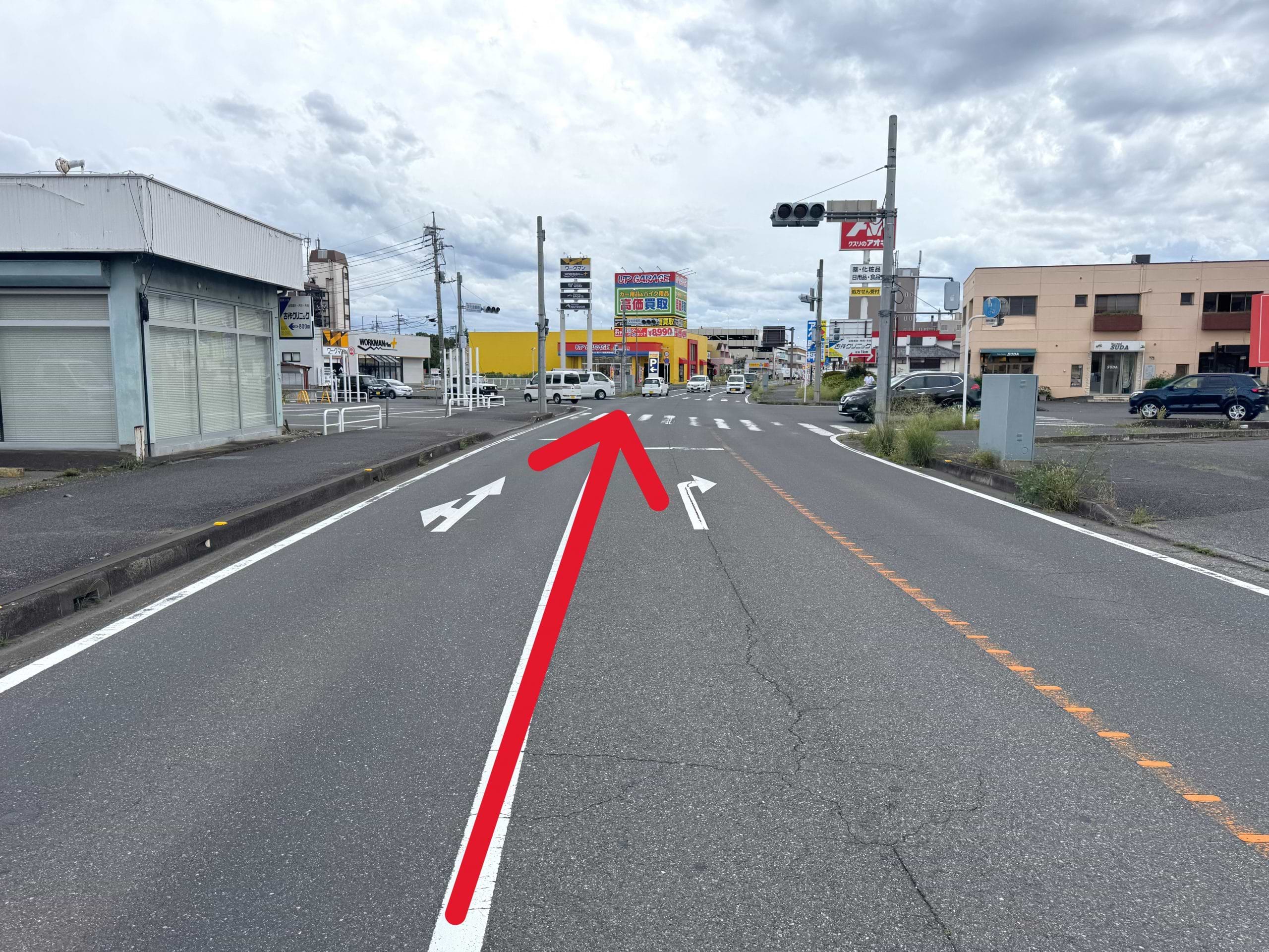 文化会館前交差点を通過し、300mほど直進すると右手に当店がございます