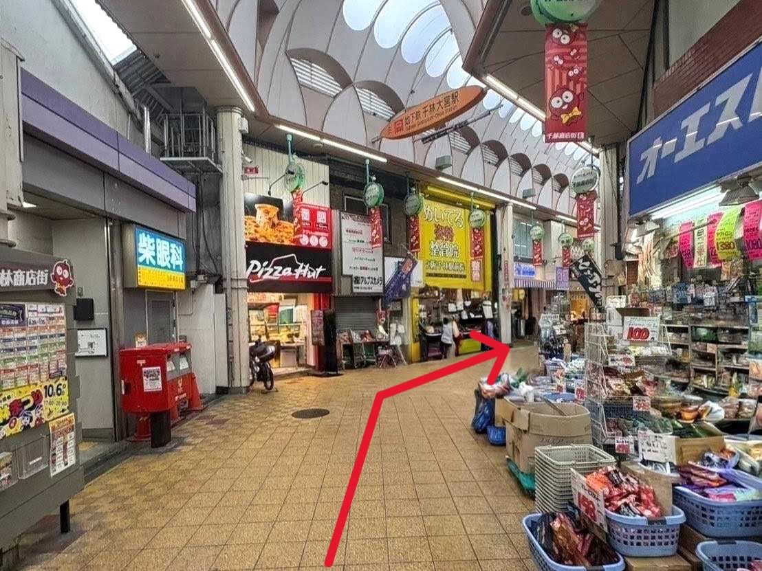 改札を背に、左手に進みます