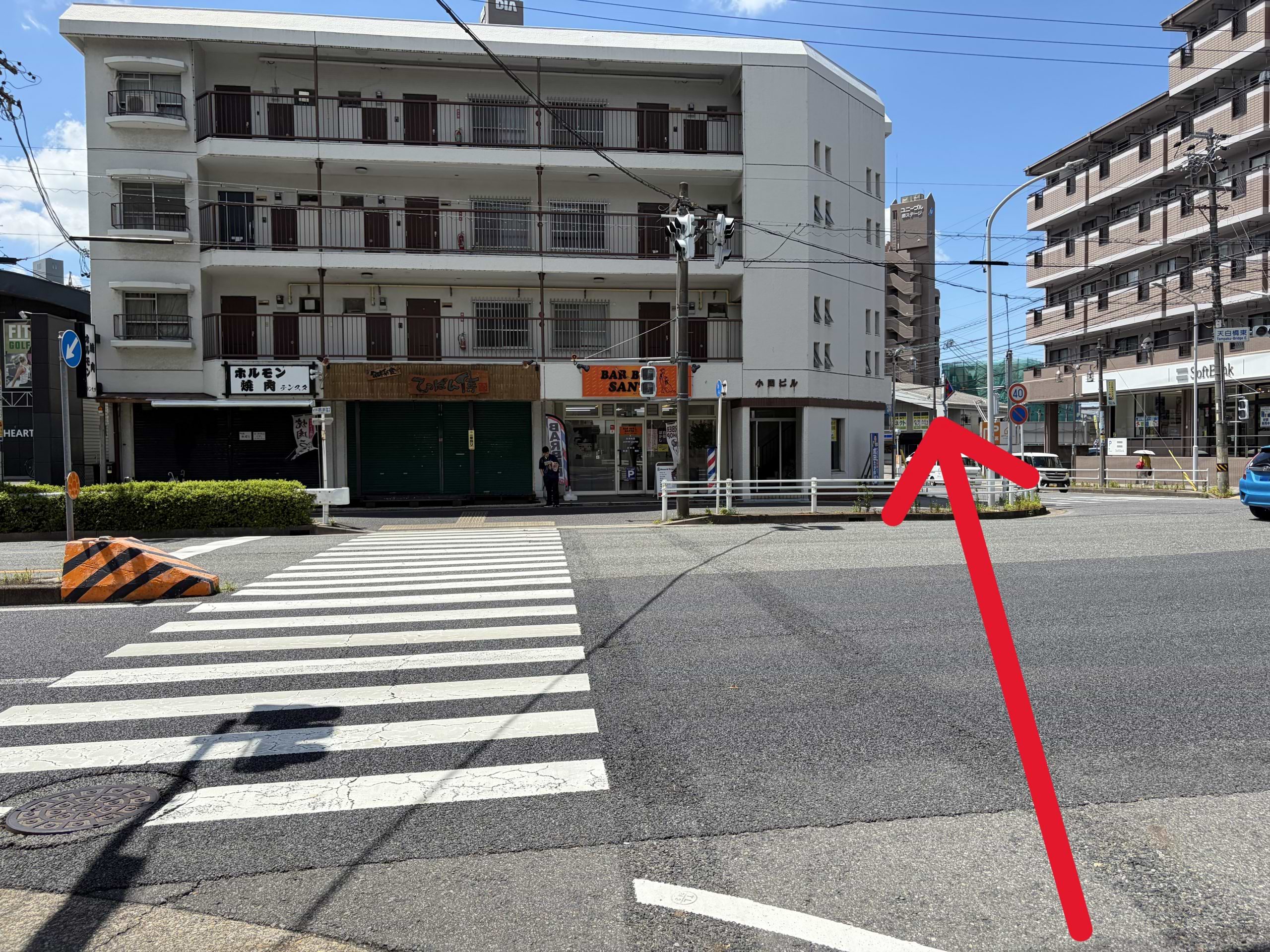 途中、「天白橋東」交差点を通過します。