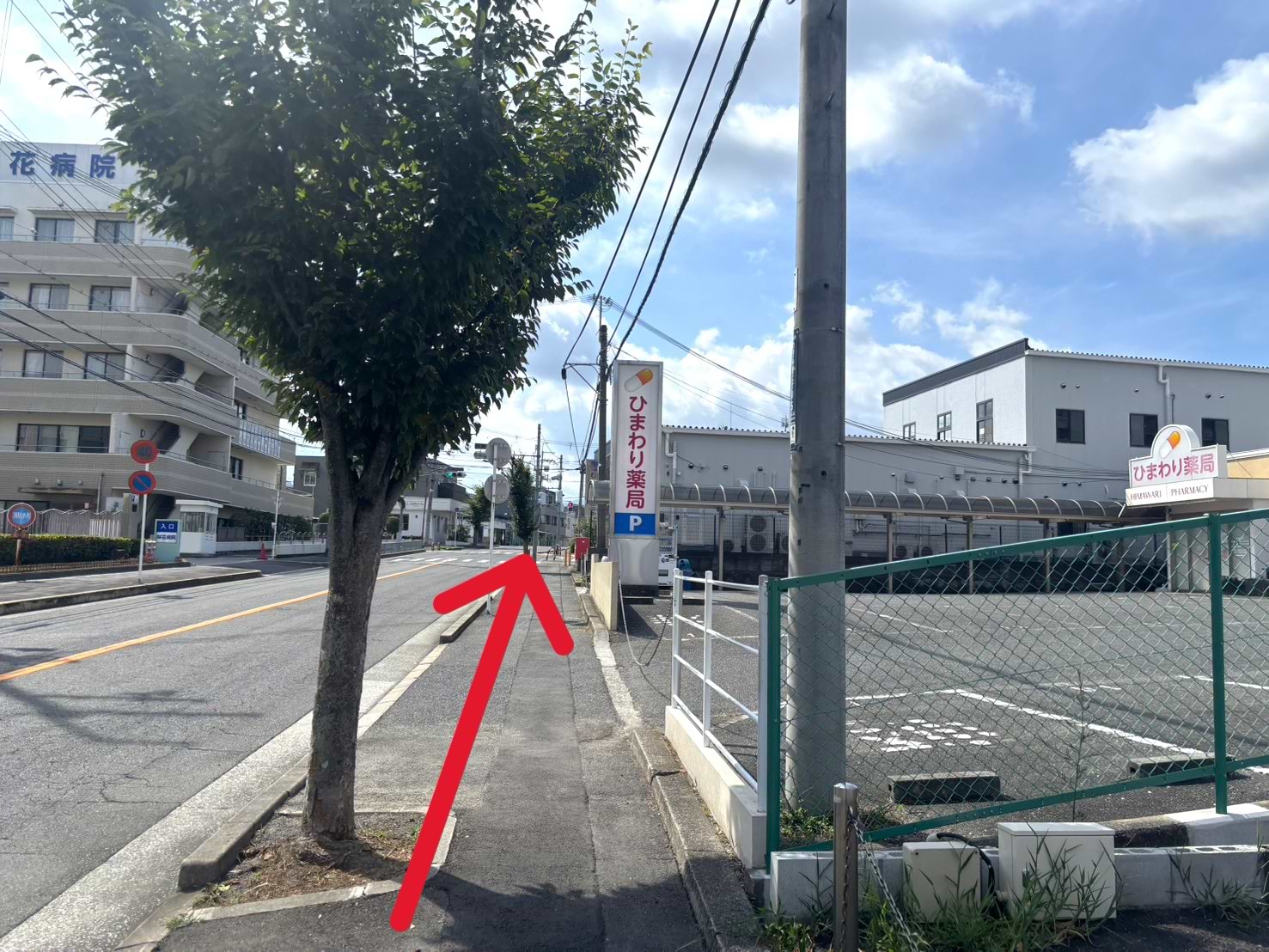 2つ目の交差点手前、右手に当店がございます