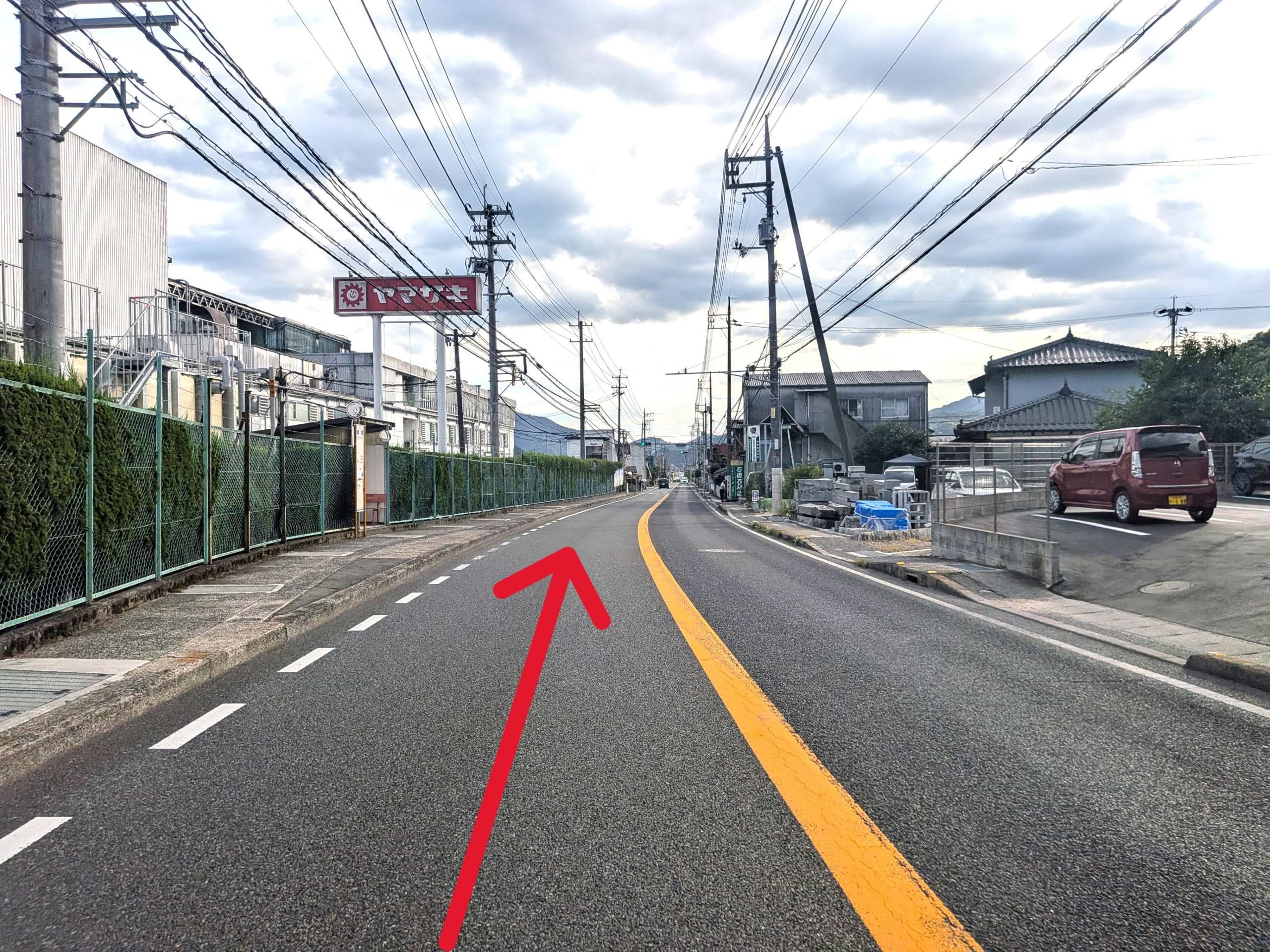 山崎製パン㈱ 広島工場を通過し、さらに直進します