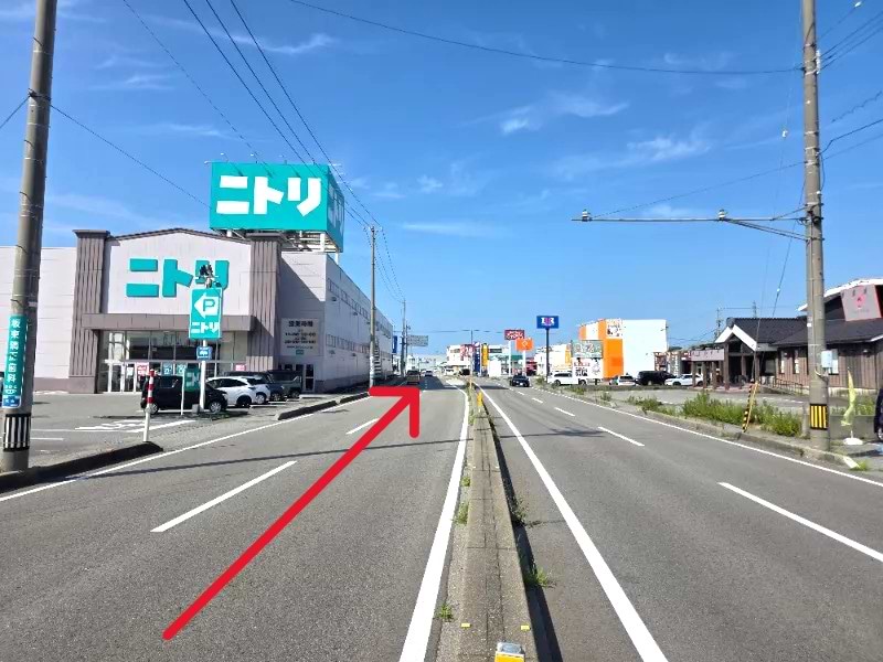 ニトリ富山店が見えてきます