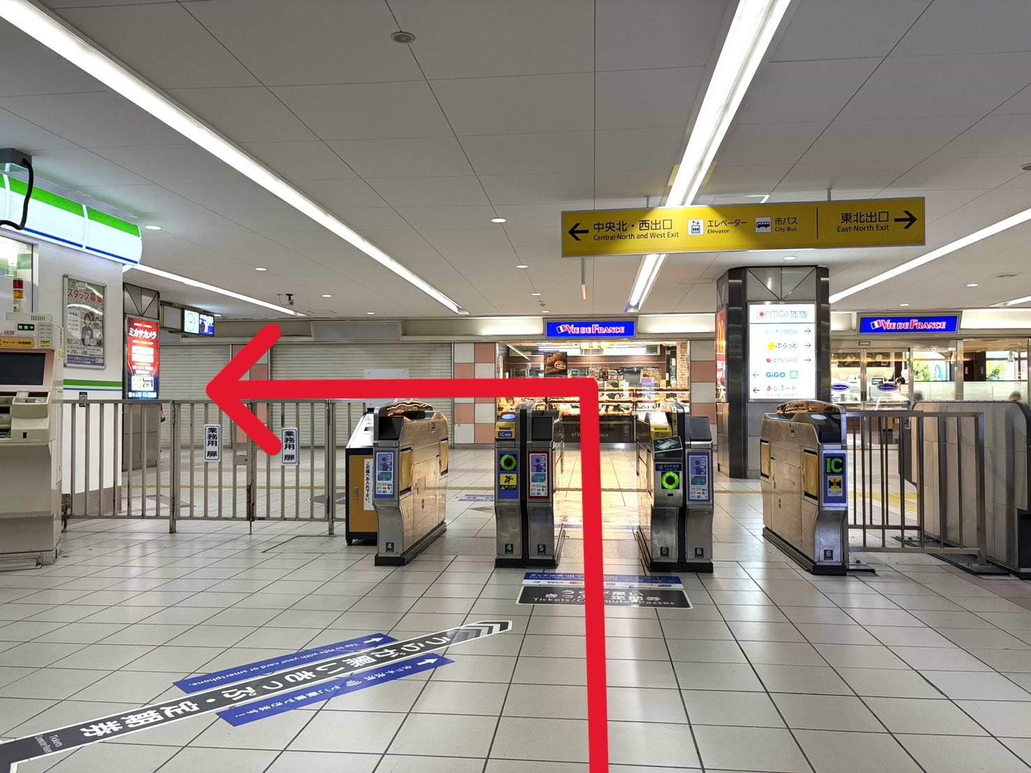 近鉄 布施駅 北改札口を出て、左手へ進みます。