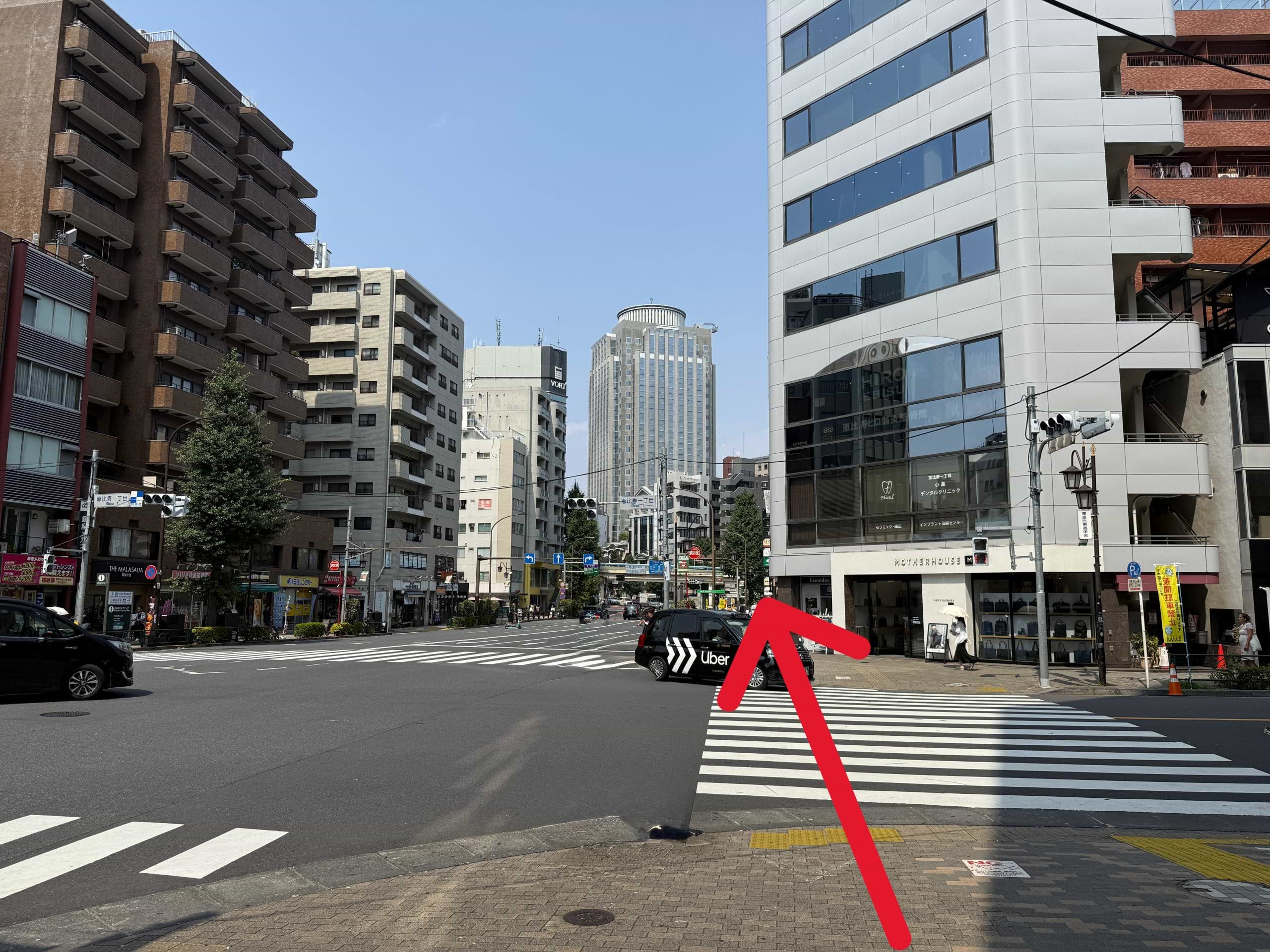 「恵比寿一丁目」交差点を通過します。