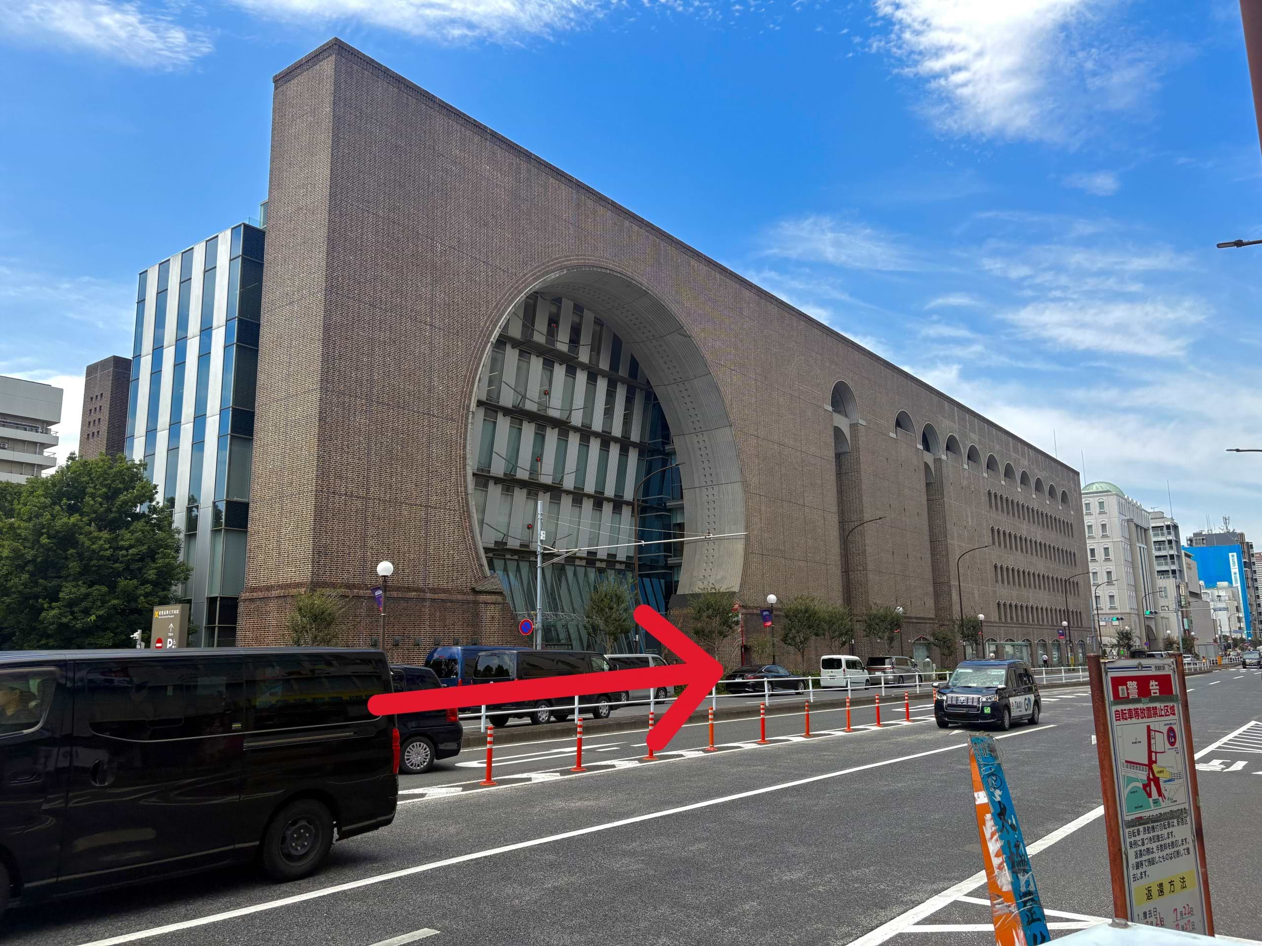 信濃町煉瓦館を通過し、そのまま400ｍほど直進します