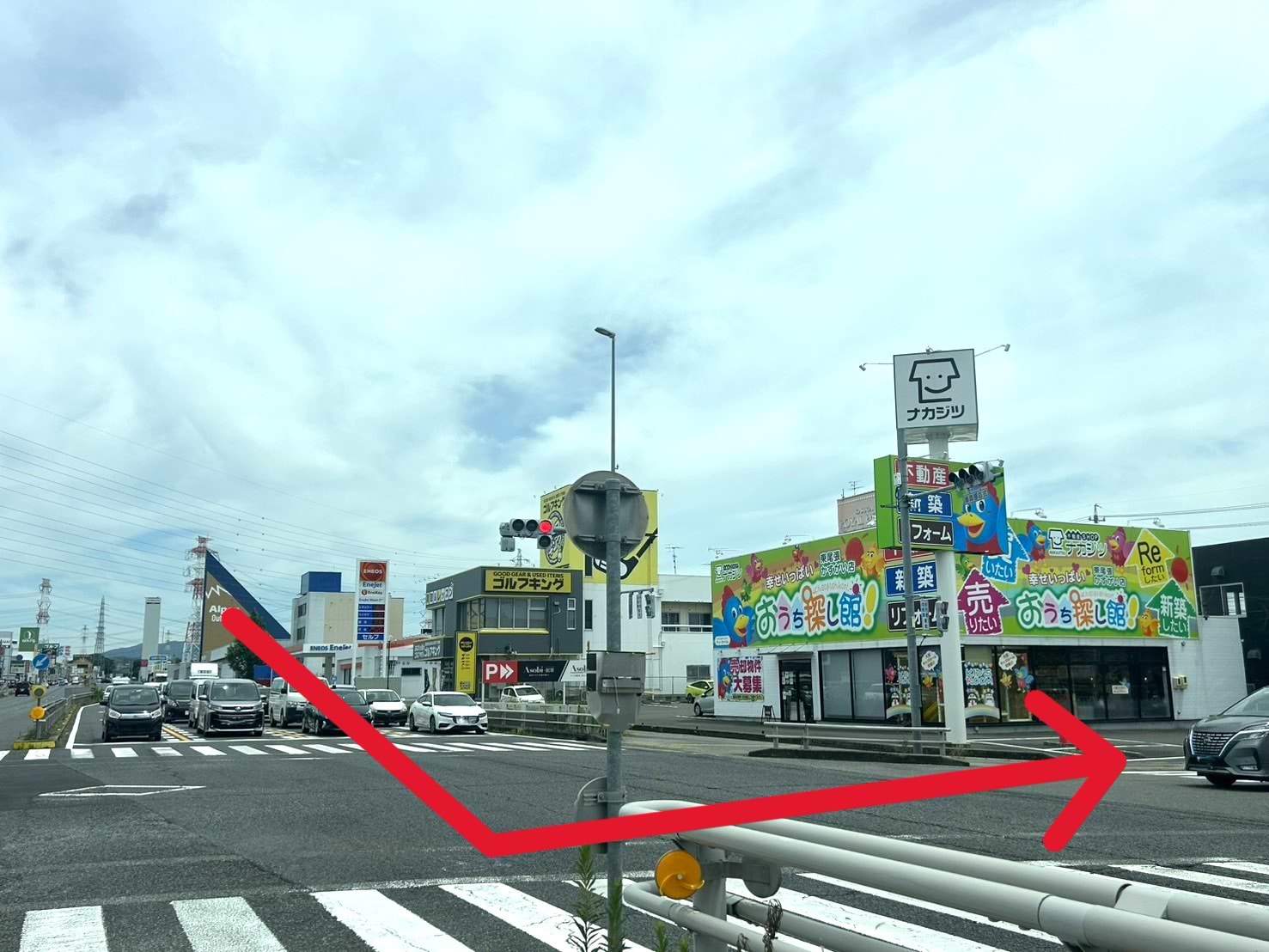 春日井IC方面からお越しの方は、不動産SHOPナカジツ東尾張かすがい店・くら寿司春日井インター店を目印に、東野町交差点を左折すると左手に当店がございます