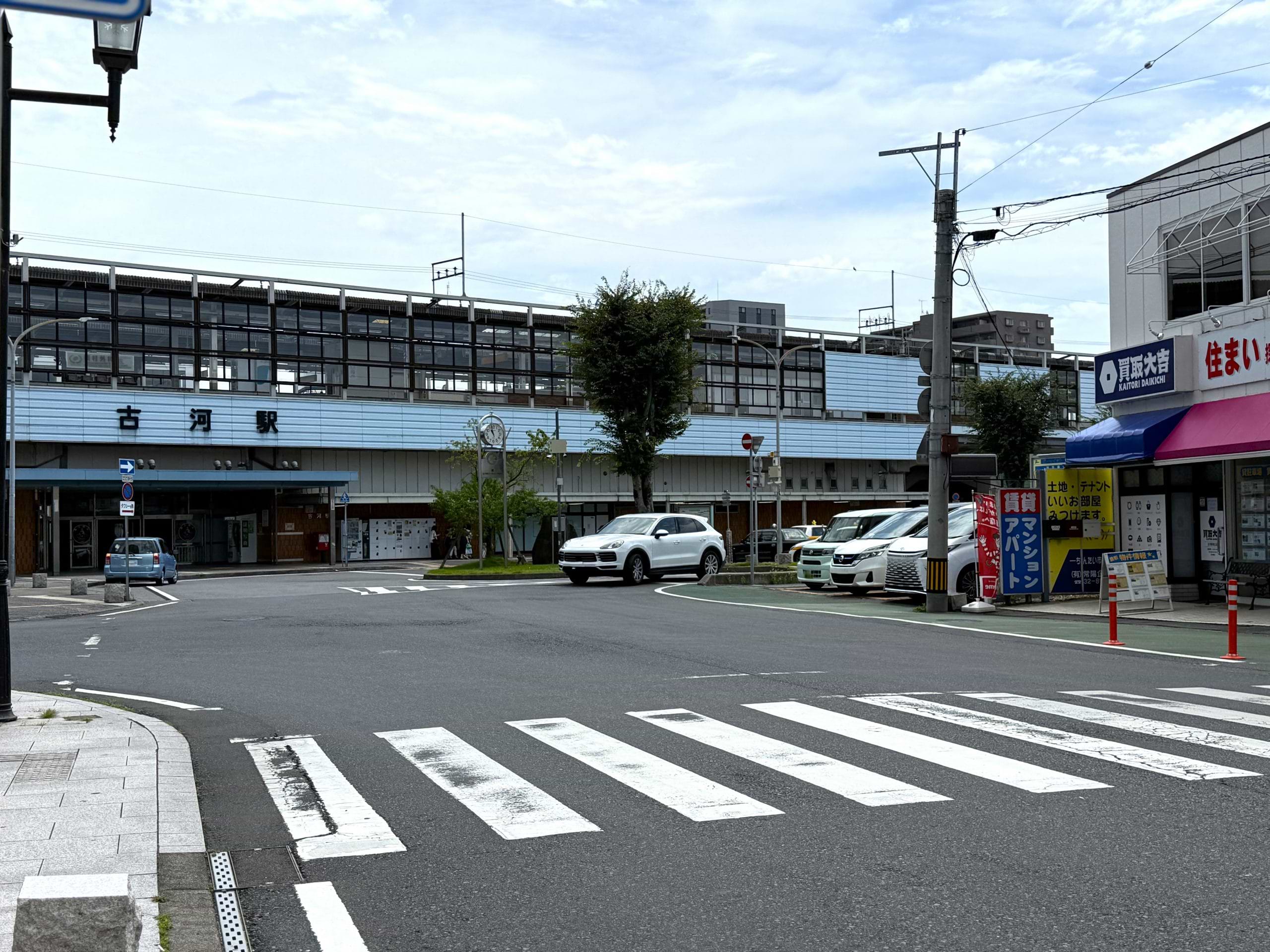 JR宇都宮線　古河駅西口ロータリーを抜けて、すぐ左手、常陽企画さまの隣に当店がございます    