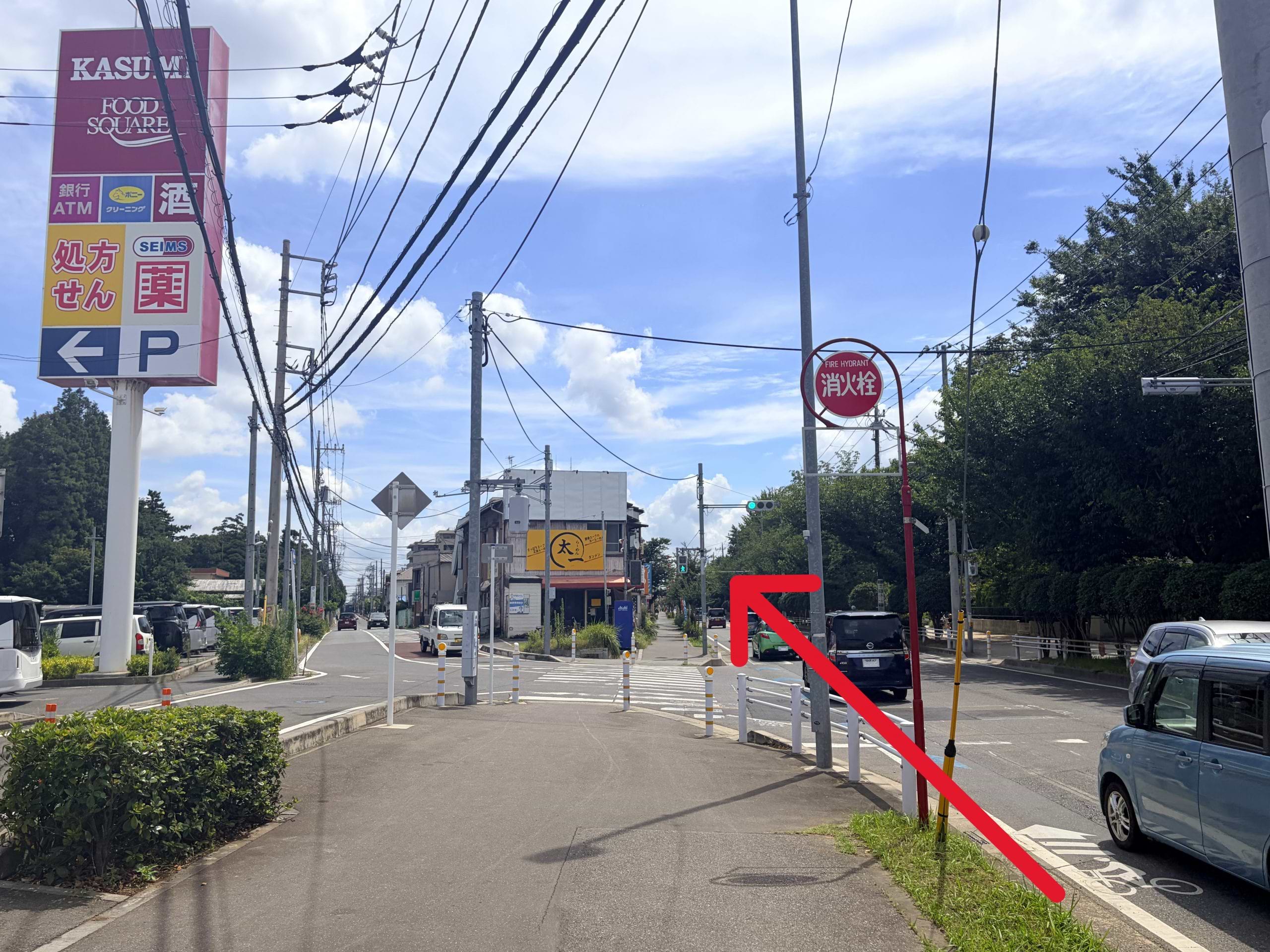 習志野方面からお越しの際は、「カスミ フードスクエア 東習志野店」を左手に1kmほど直進し、「和食さと 東習志野店」を目印に、交差点を右折すると右手に当店がございます
