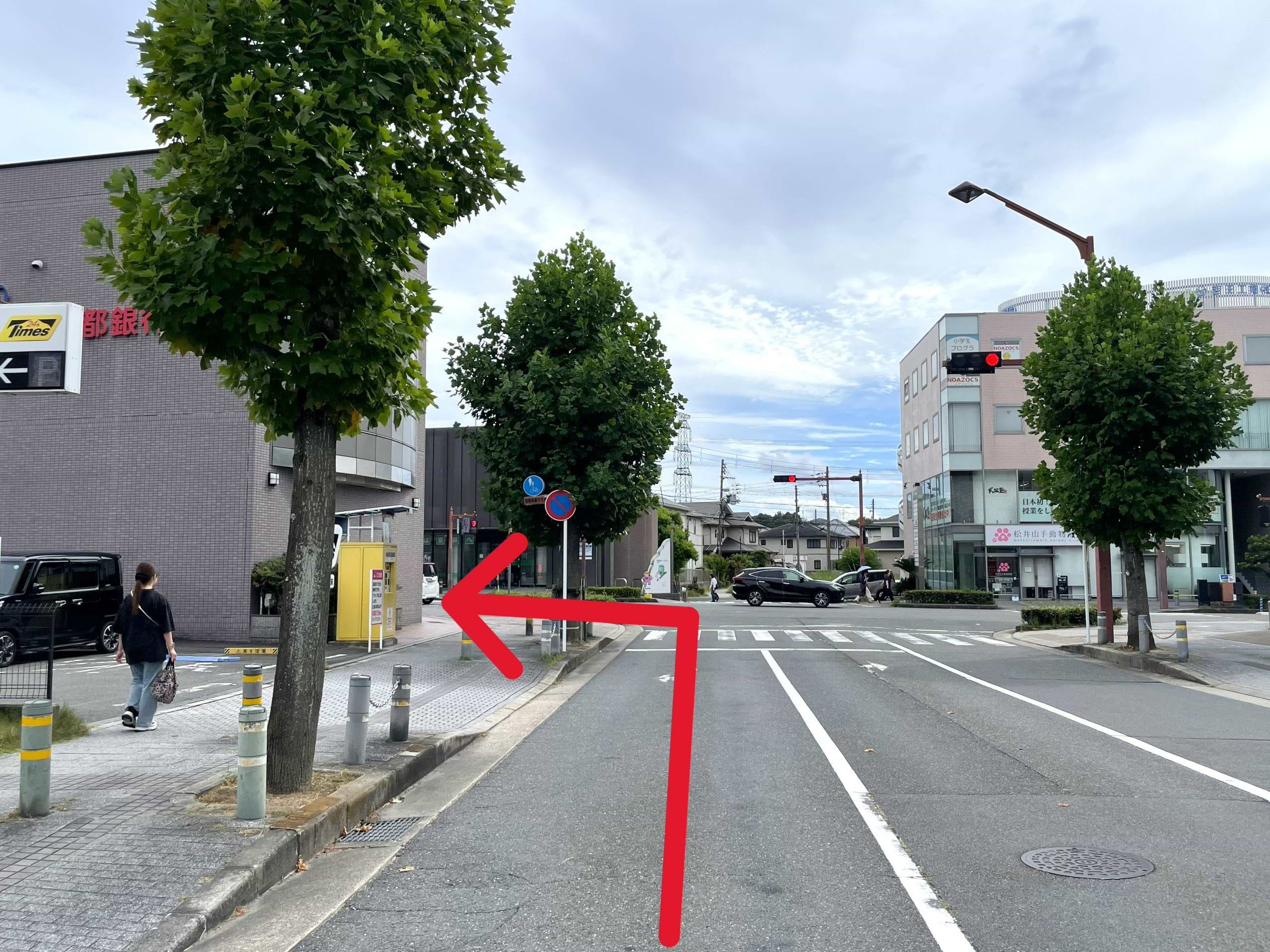 駅前ロータリーを抜け、「松井山手」交差点を左折します