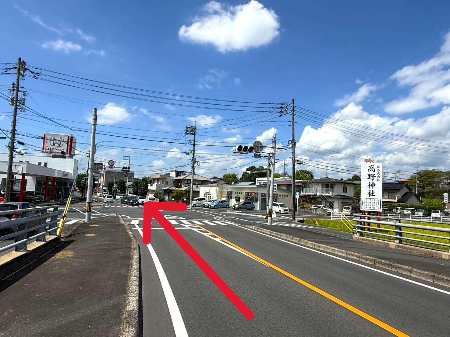 そのまま道なりに900ｍほど直進します