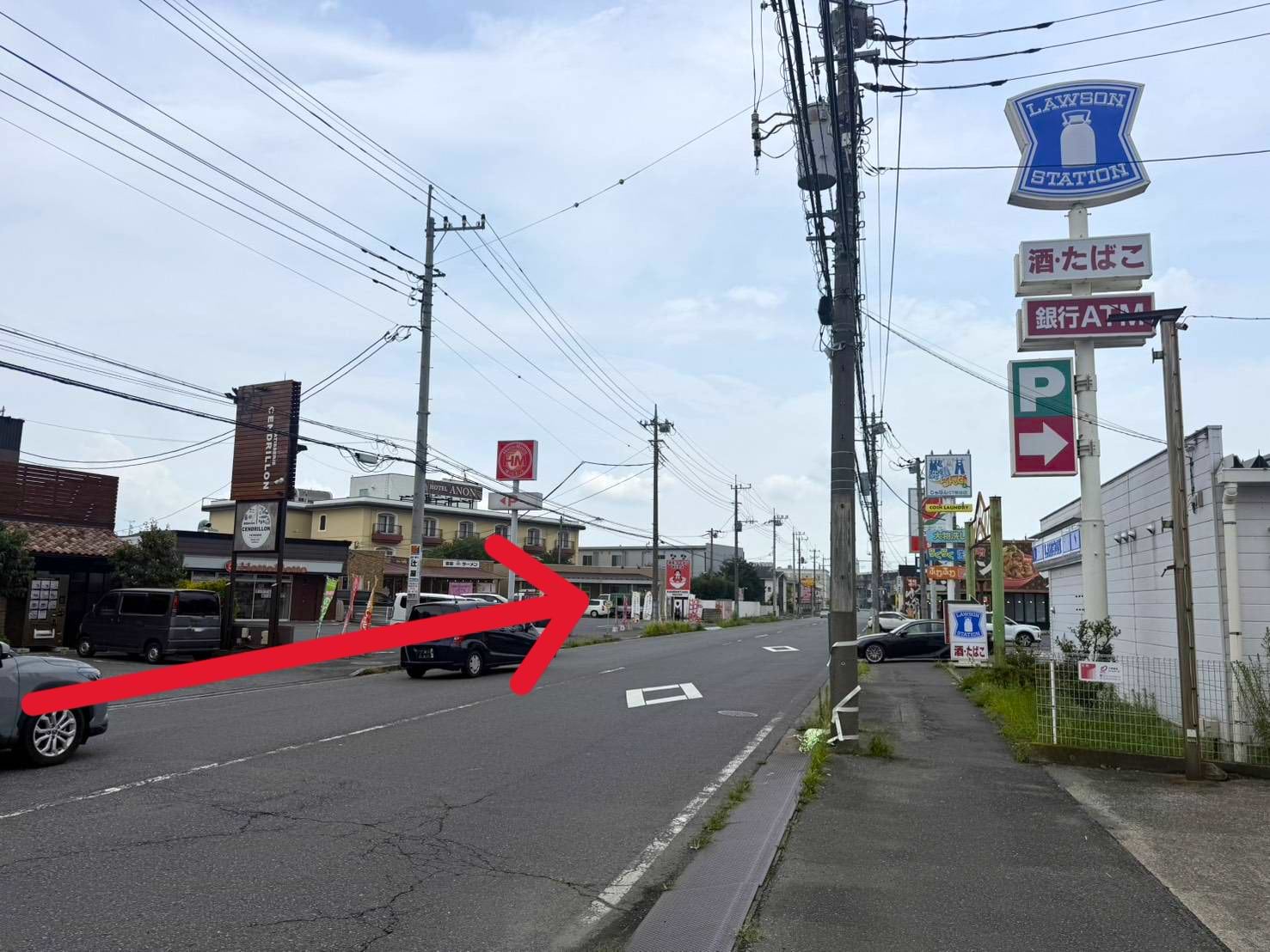 ローソン 熊谷カジュアルタウン店を右手に通過します