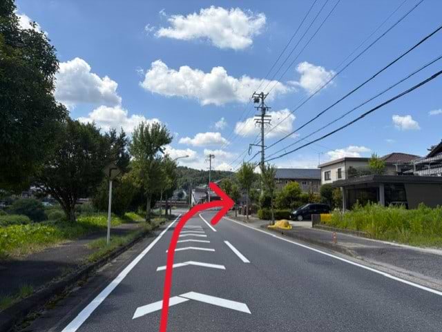途中、右カーブへ進みます
