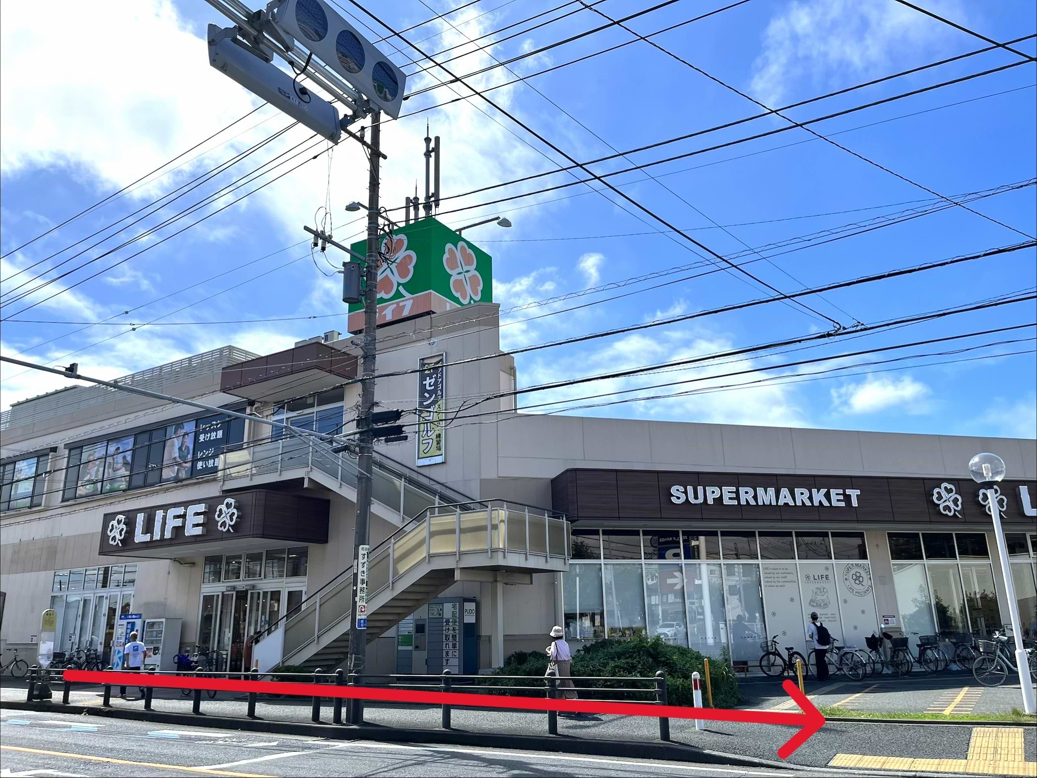 道なりに600ｍほど進むと、ライフ相模原若松店の隣に当店がございます