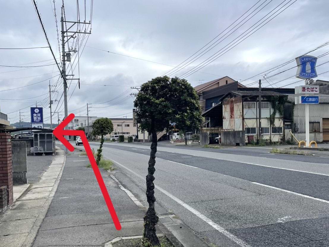ローソン 福山柳津町四丁目店の先、左手に当店がございます