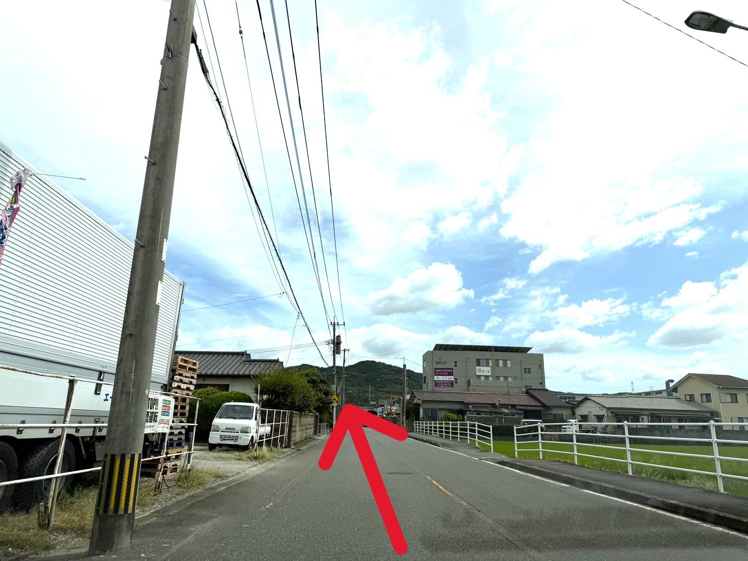 福岡東バイパス（国道201号線）和田橋交差点から福岡篠栗線（県道607号線）へ750ｍほど直進し、途中、右手にガーブス篠栗様を通過します