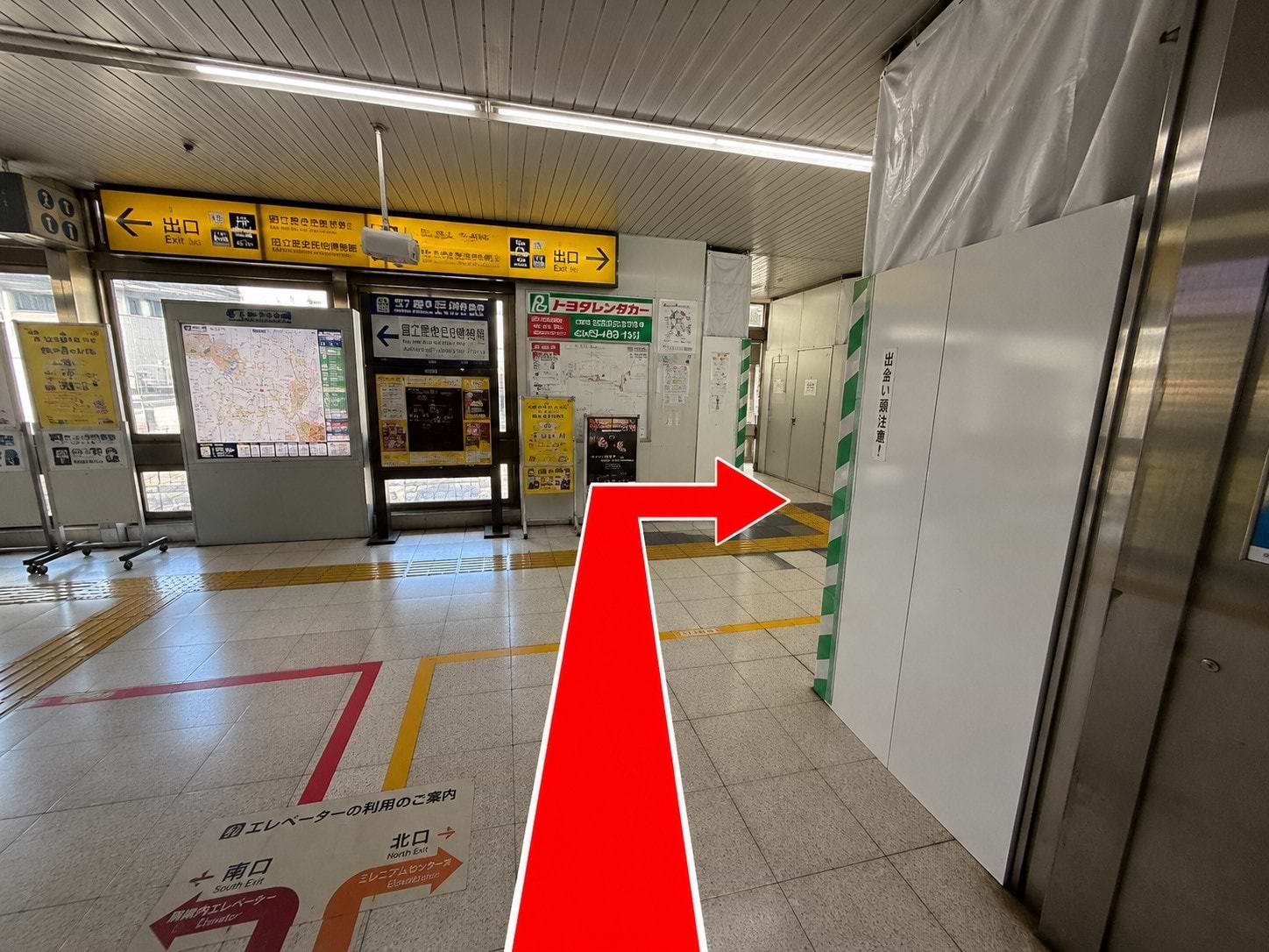 京成佐倉駅の改札を出ましたら、右に曲がり北口方面へ進みます。