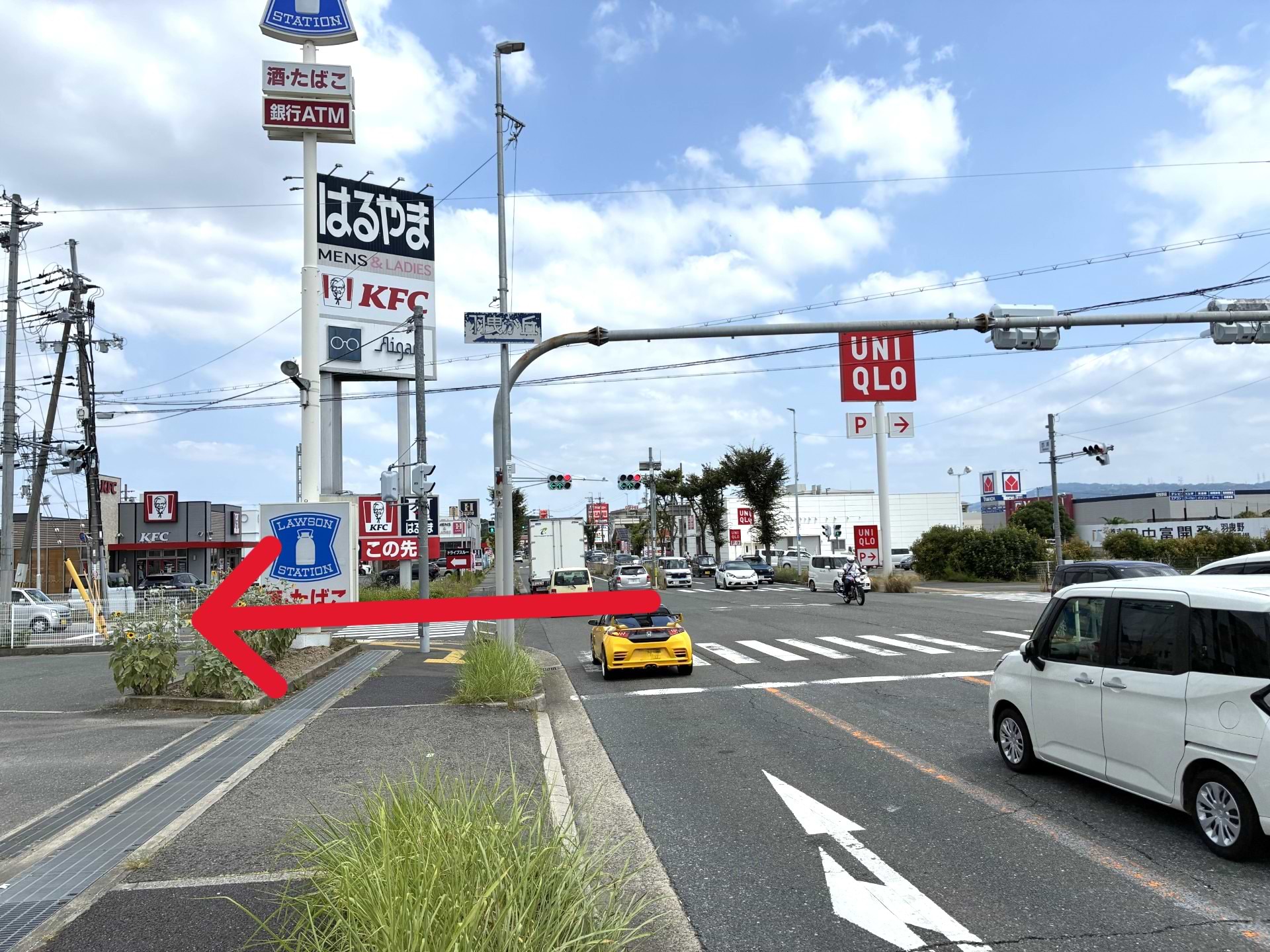 国道170号線、西浦交差点より西へ400ｍほど直進しますと、右手に当店がございます