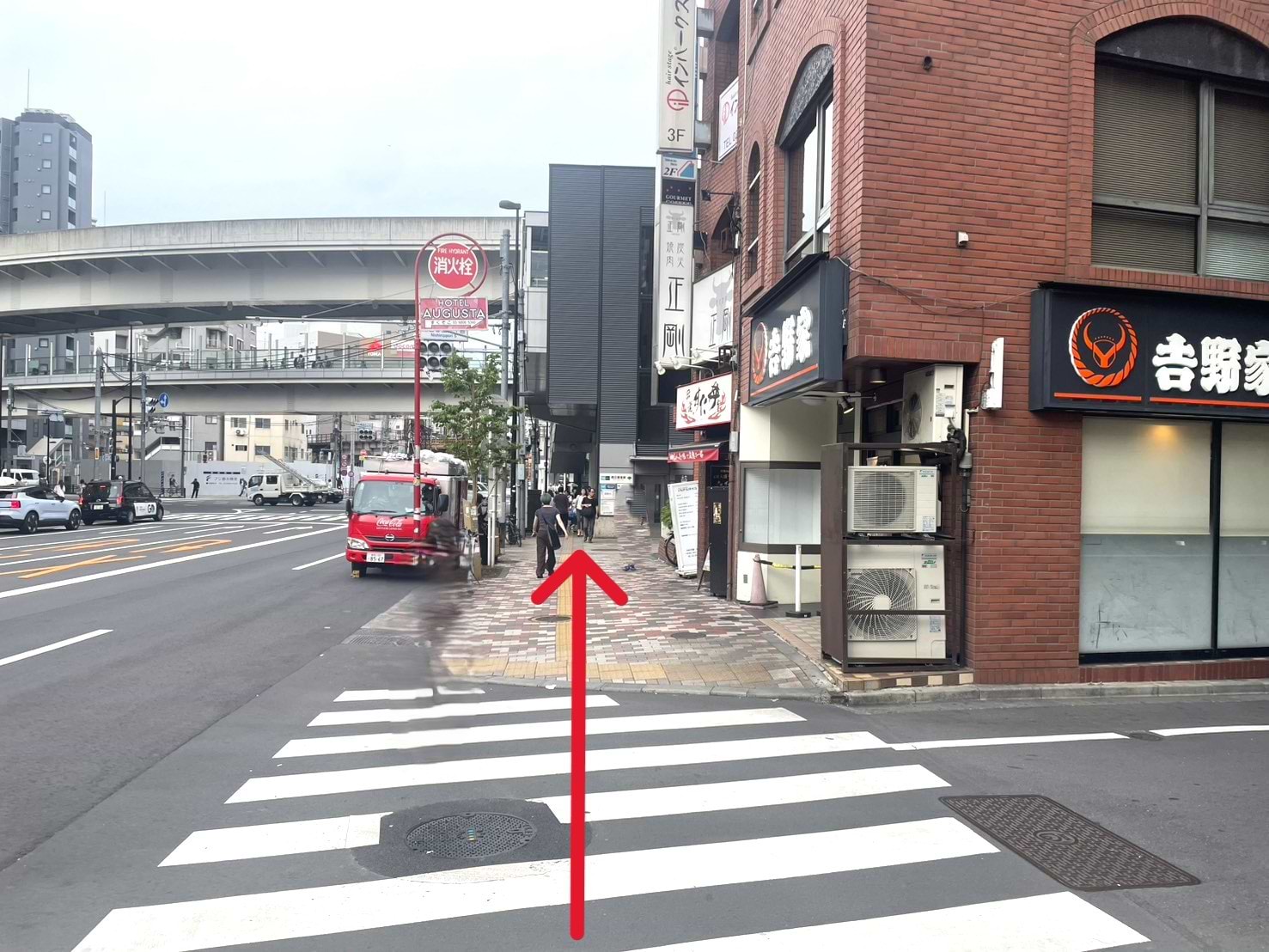 吉野家 西日暮里店さんを右手に通過します