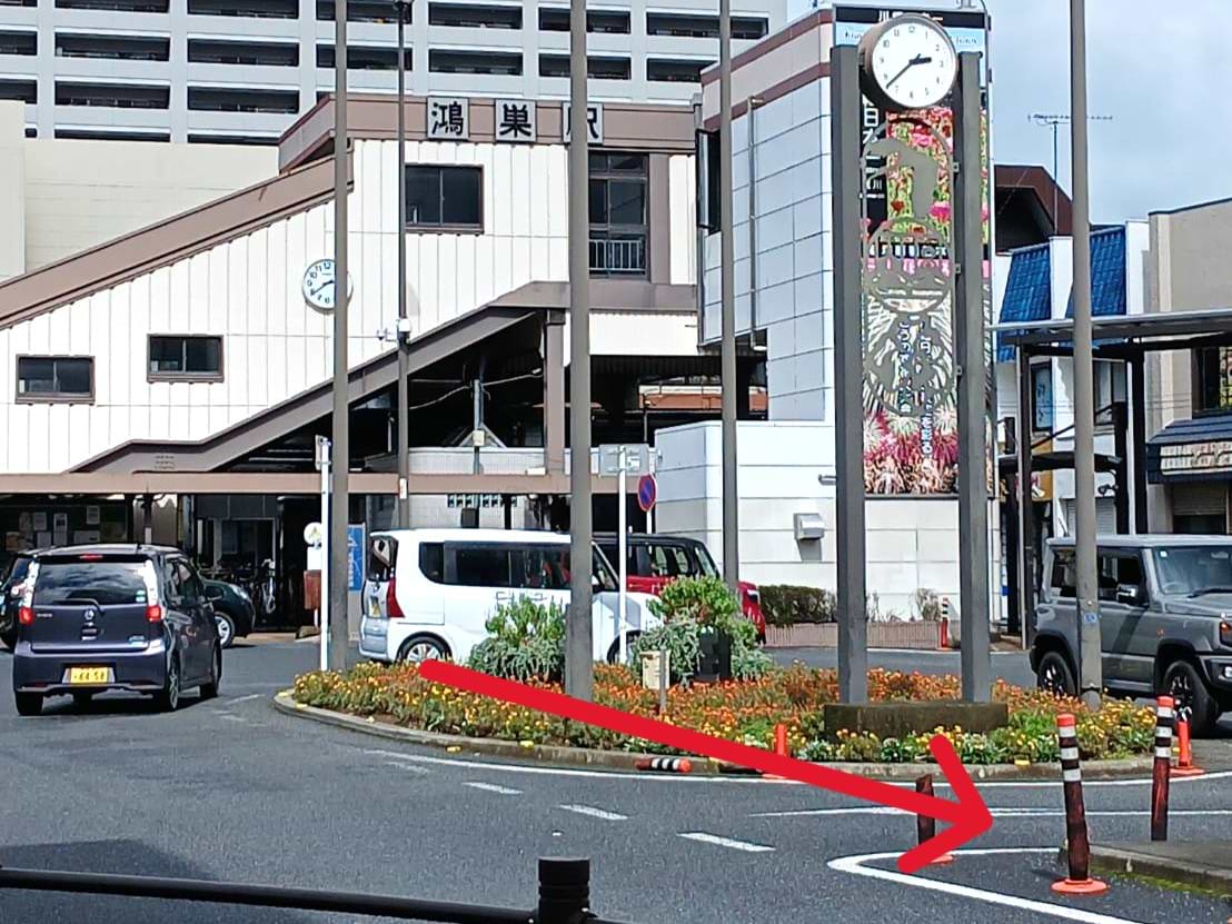 鴻巣駅西口を背にして、直進します