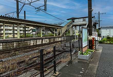 JR加布里駅北口を出て県道573号に入ります。