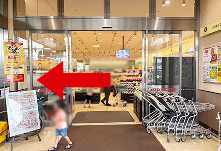 入店後、左に曲がってください。